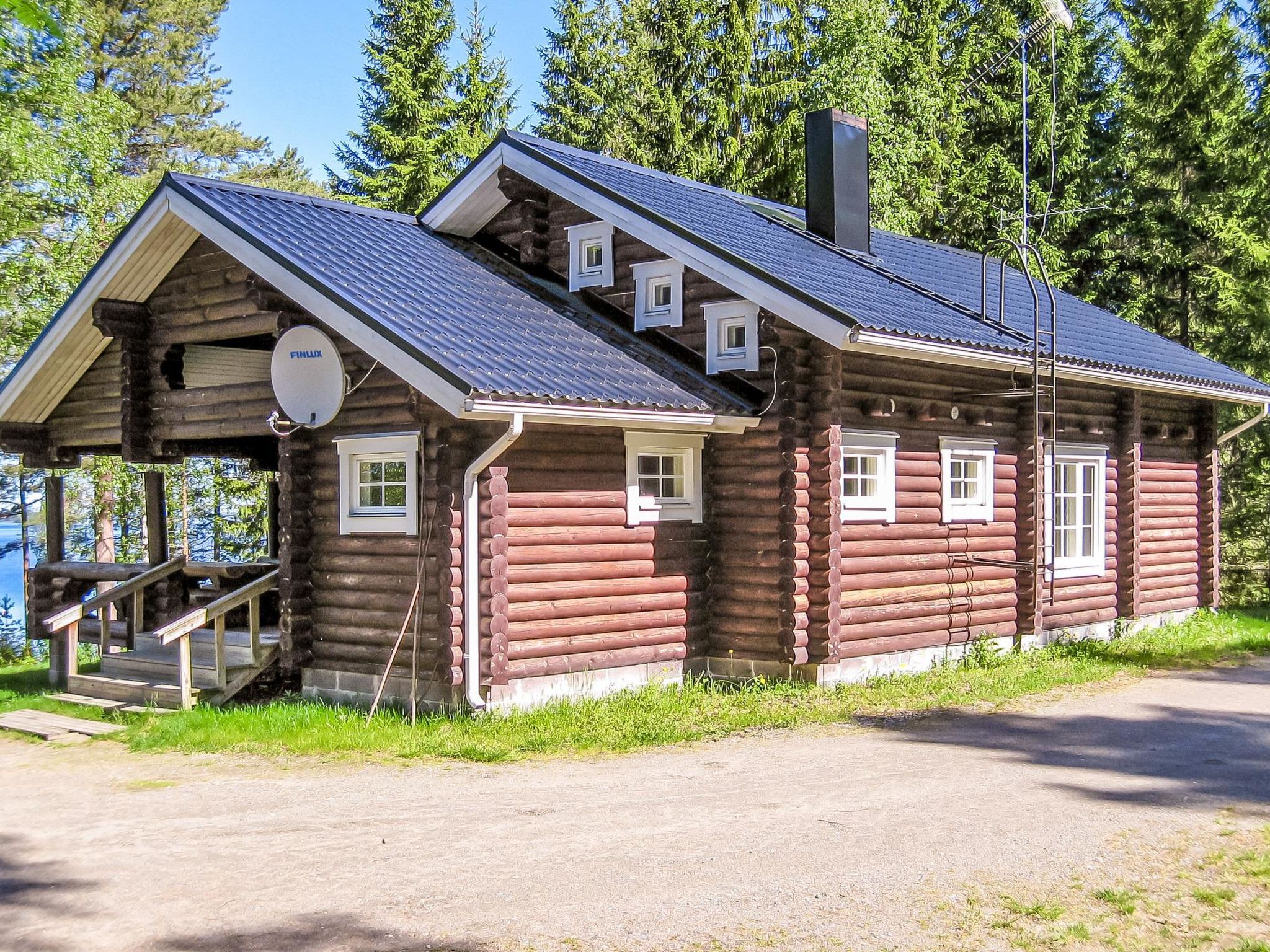 68 km north of Joensuu, Lake Pielinen (871,2 km²) 30 m, own shore with shallow sand bottom, own boat. 

Log cottage 2002, kitchen-living room, bedroom with double bed, bedroom with two beds and sleep..