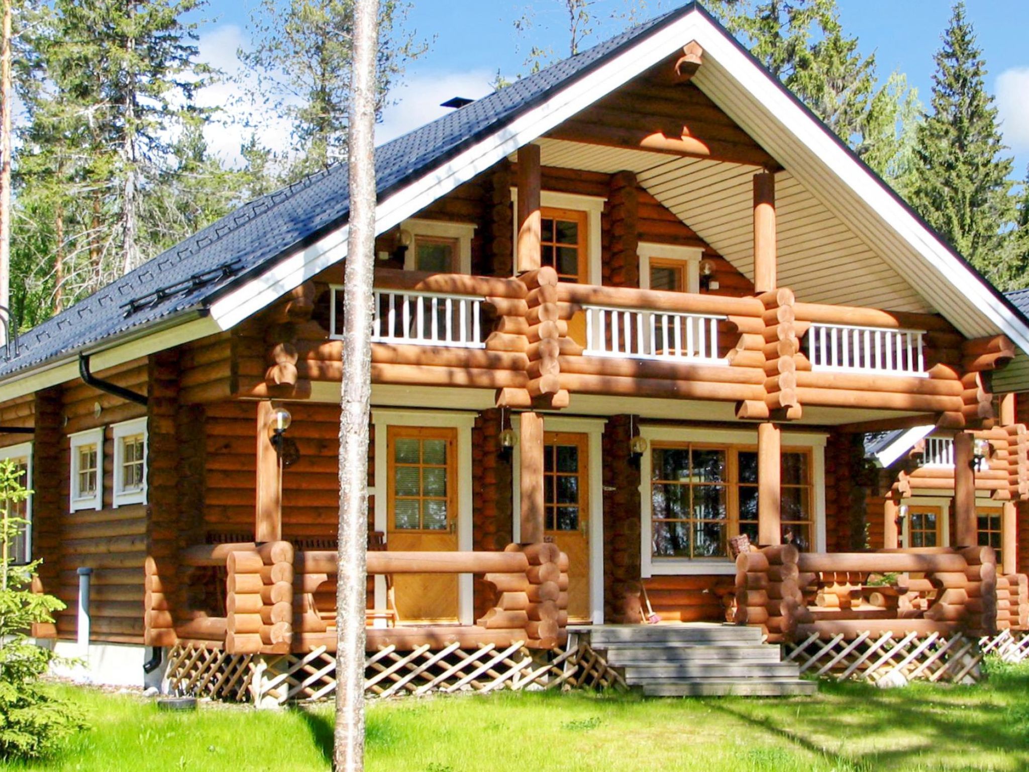 70 km north of Joensuu, L.Pielinen (871,2 km2) 60 m, common shore with shallow sand bottom and some rocks (also lot of boats on the beach), own boat. Log cottage 2001, kitchen-living room, bedroom wit..