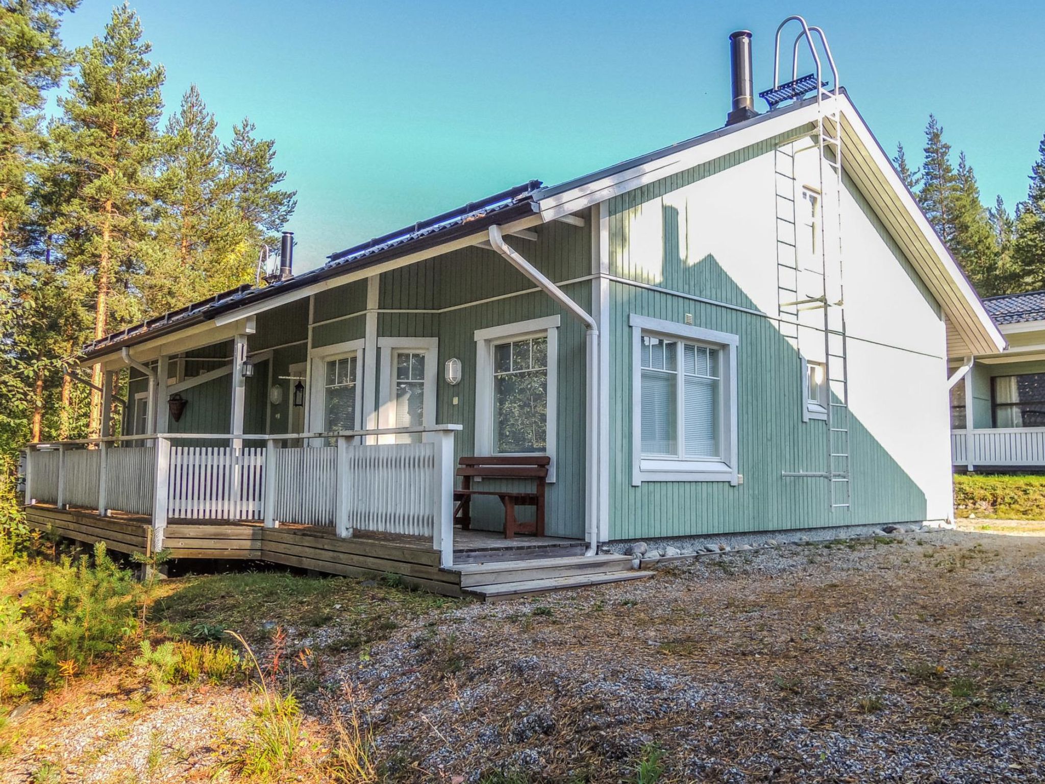 77 north of Joensuu, Pond Käränkälampi 70 m (length 2 km, width 1,5 km), common beach with shallow bottom 70 m along the path down to the beach, Wood semi-detached house 2005, kitchen-living room, ..