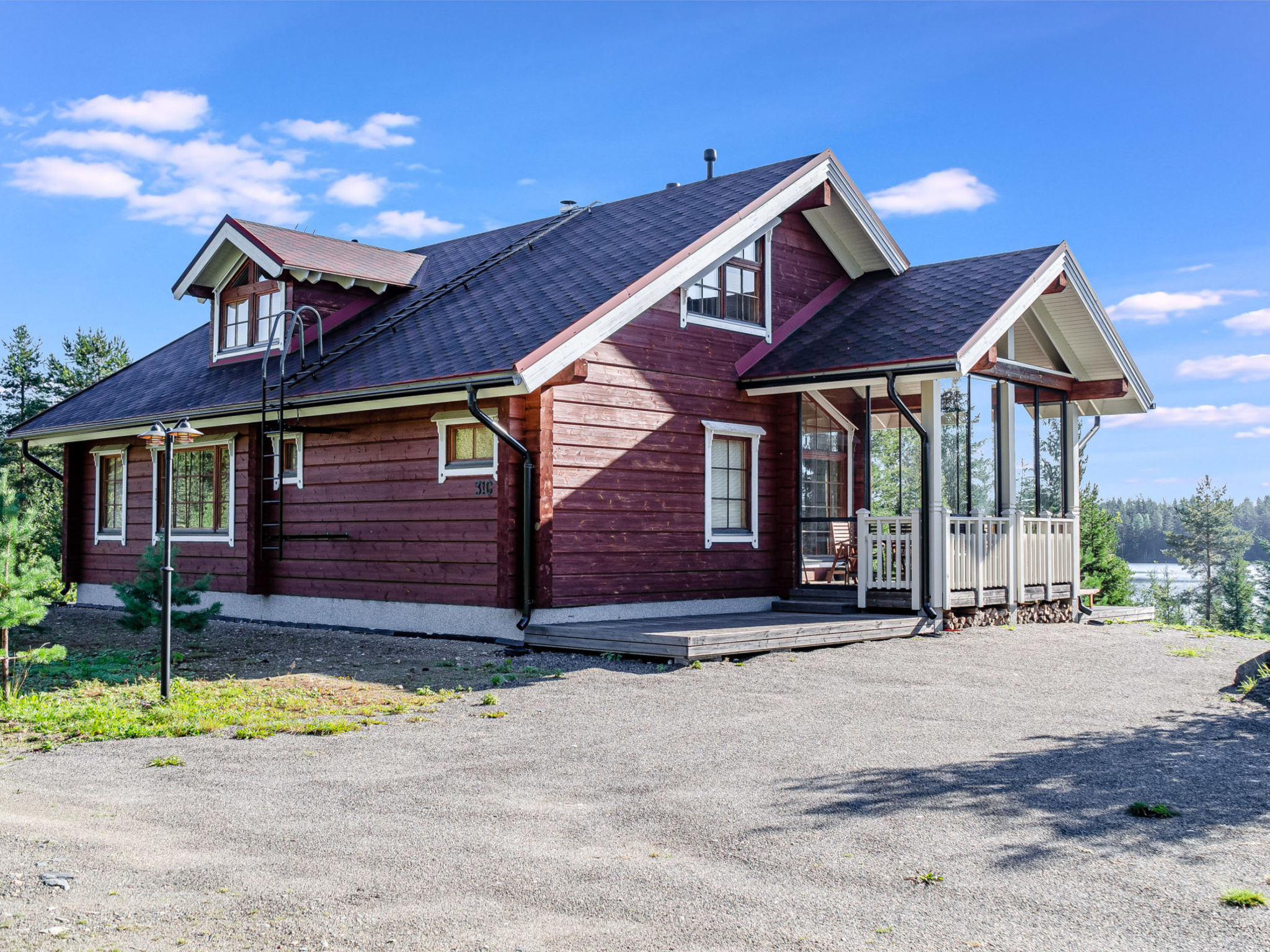 Villa hymy