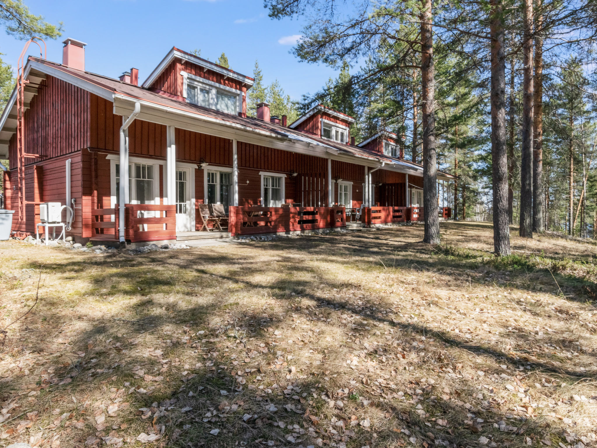 The Country Club apartments are situated in the beautiful landscapes of Loma-Koli, nestled between Käränkälampi and Lake Pielinen. These apartments are well-suited for solo travelers, couples, and ..