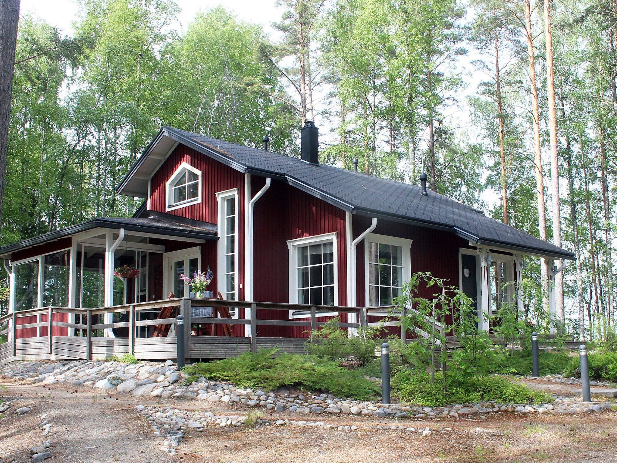 60 km southwest of Joensuu, Orivesi / Saimaa 35 m (536 km²), Rääkkylä 20 km. Own coastline on the Suursaari peninsula, almost a kilometer, and there is a shallow sandy bay that is very suitable fo..