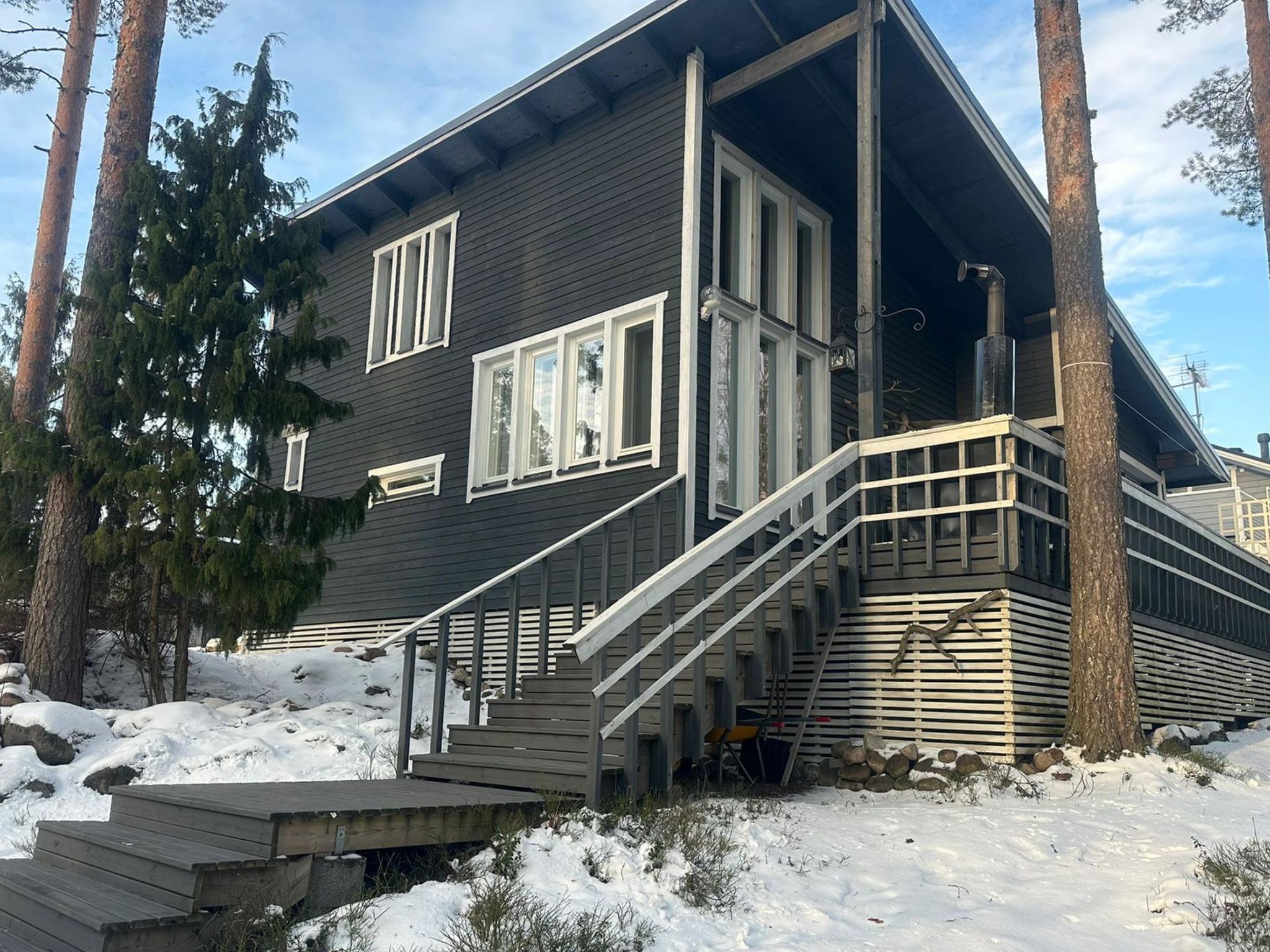 40 km north of Kouvola, lake Repovesi 300 m, beach in shared use with other cottages, hard, gently sloping sandy bottom, a rowing boat for rent. Smaller swimming place 100 m distance.

Wooden cottage ..