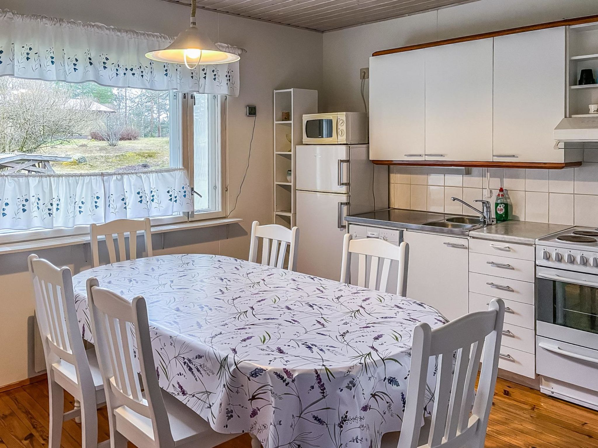 Mäkelän vierastalo-Binnen