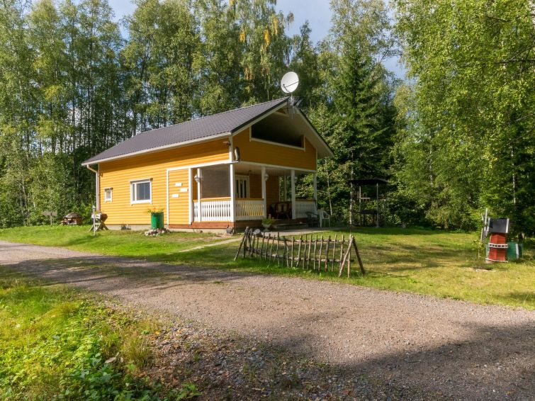 30 km to the north from Kouvola, lake Iso-Kamponen 50 m (length 1 km, width 2 km), hard, gently deepening bottom (sand/clay), pier, rowing boat and pedal boat. Shore, boat and pedal boat in shared use..