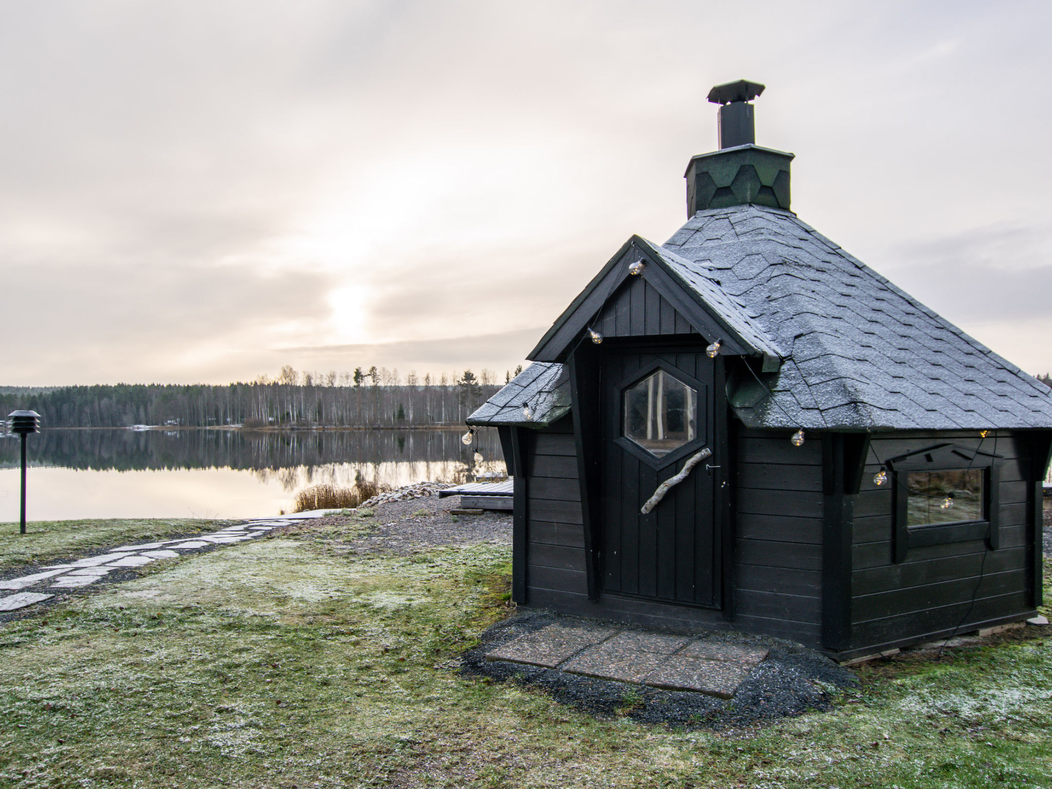 Aurinkopaikka - Binnen