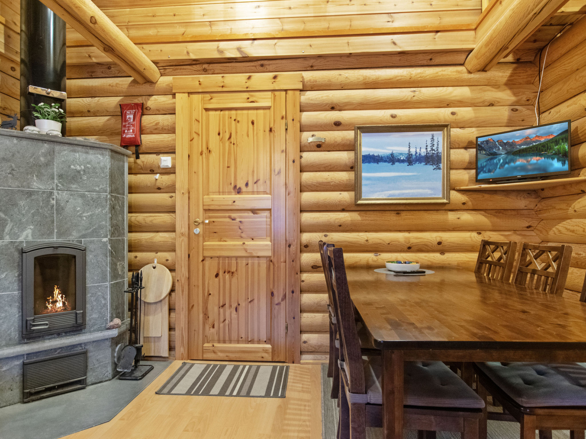 Kilpolan orvokki, pauliina ja karoliina - Inside