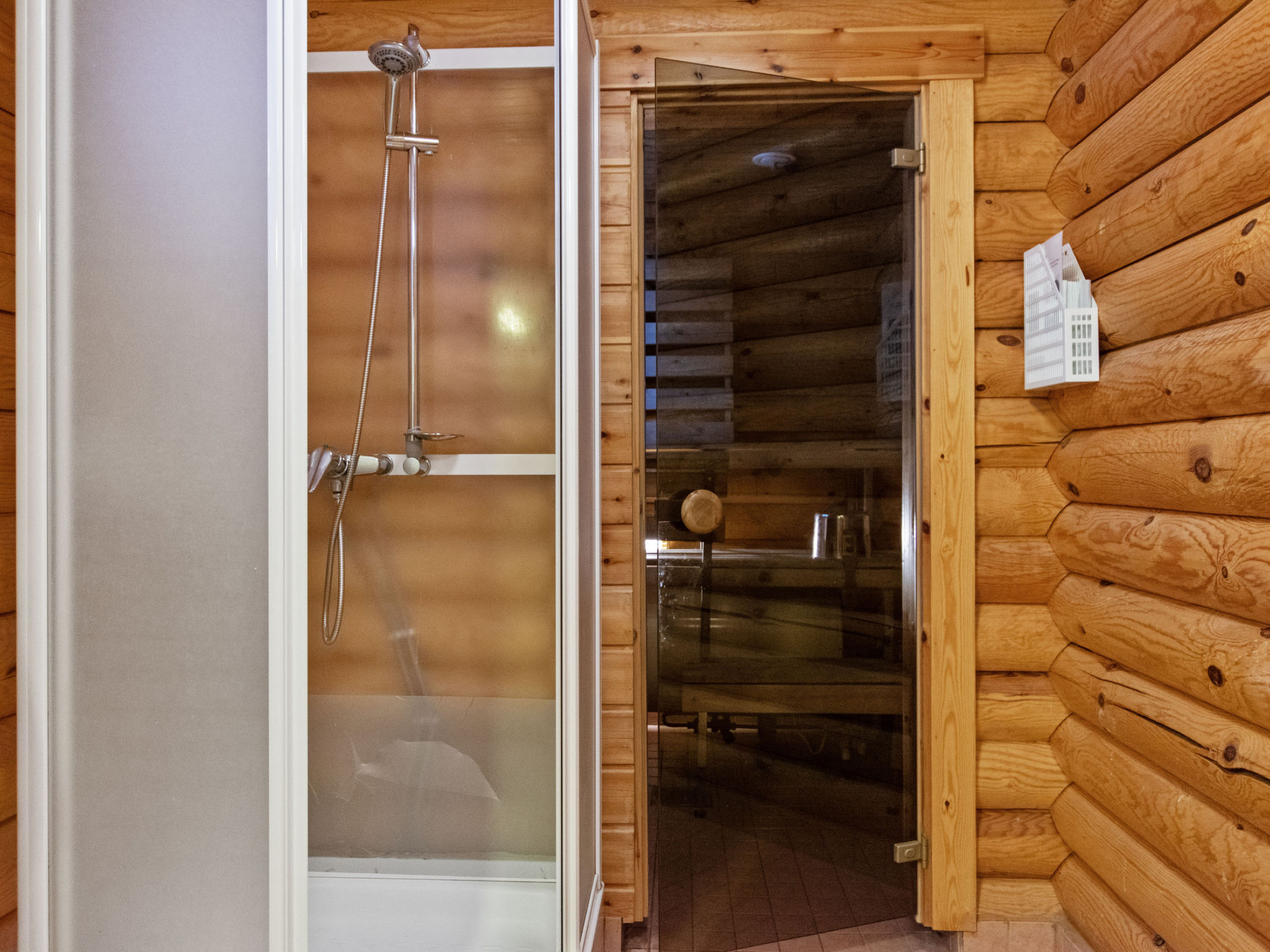 Kilpolan orvokki, pauliina ja karoliina - Inside