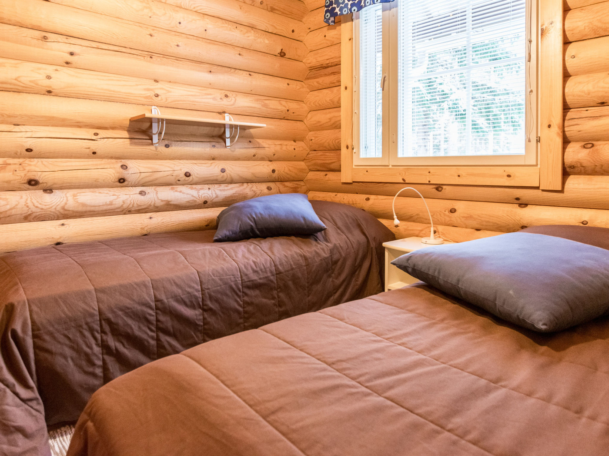 Kilpolan orvokki, pauliina ja karoliina - Inside