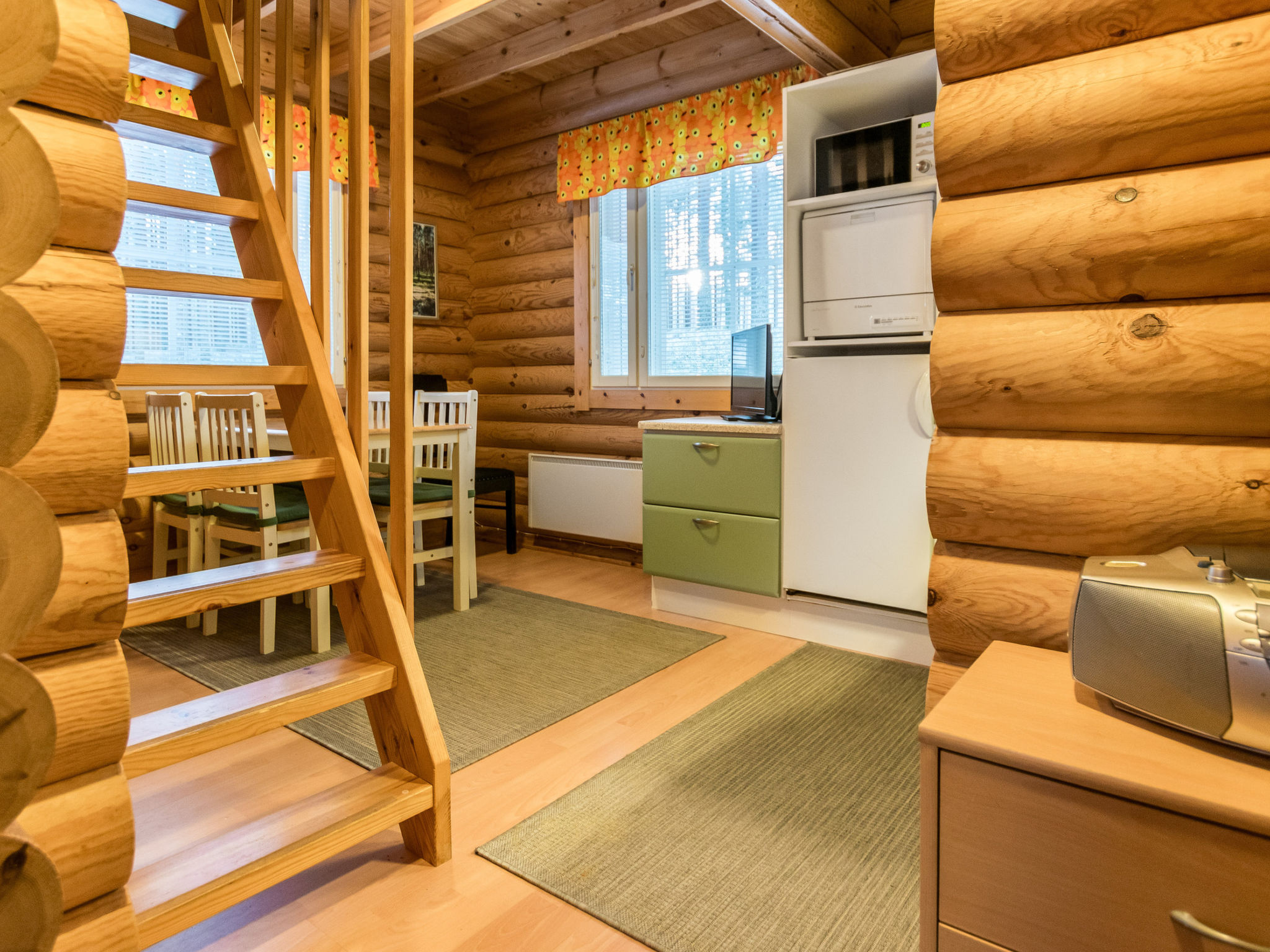 Kilpolan orvokki, pauliina ja karoliina - Inside