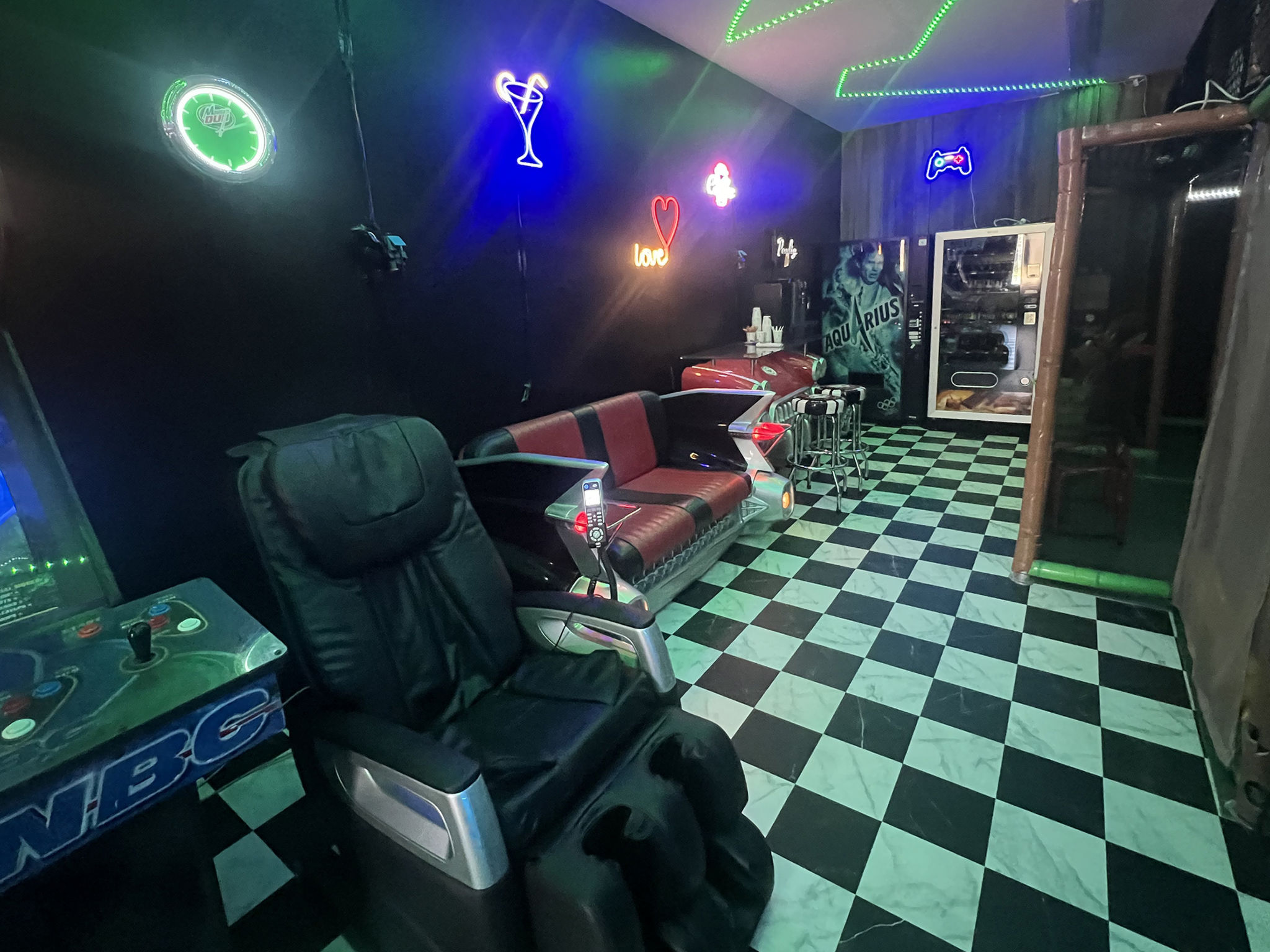 Tyttelsson - Drinnen