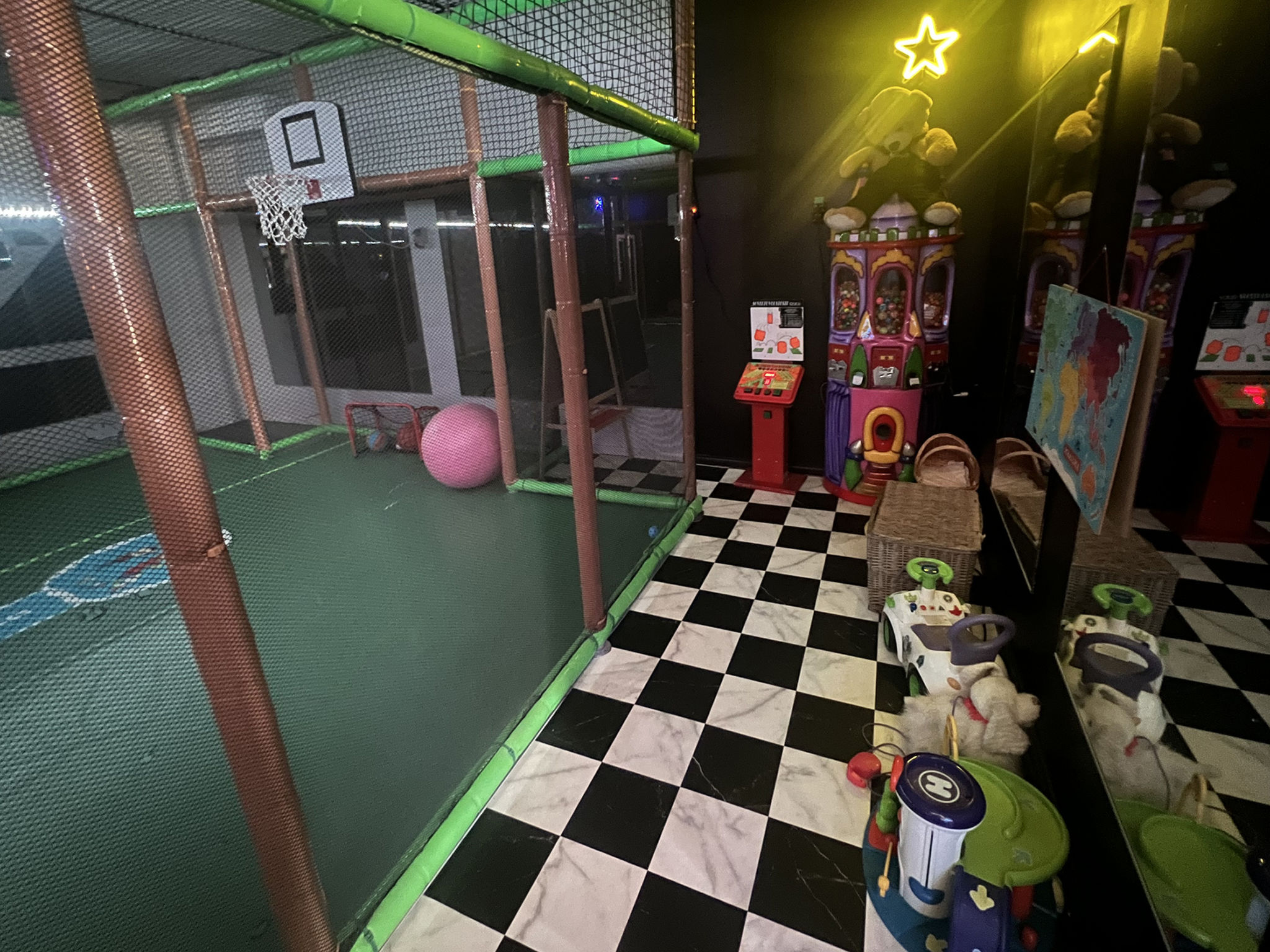 Tyttelsson - Drinnen