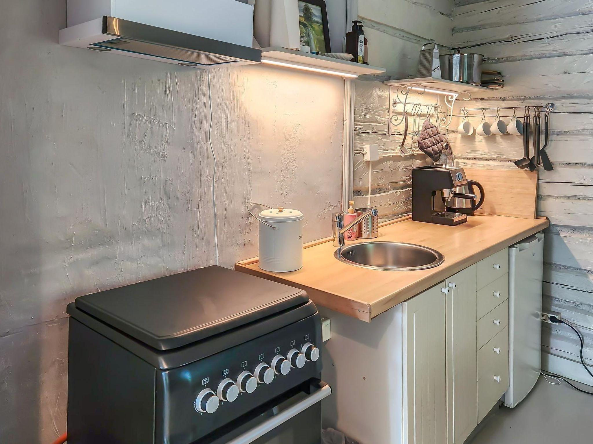 Den lilla röda stugan-Binnen