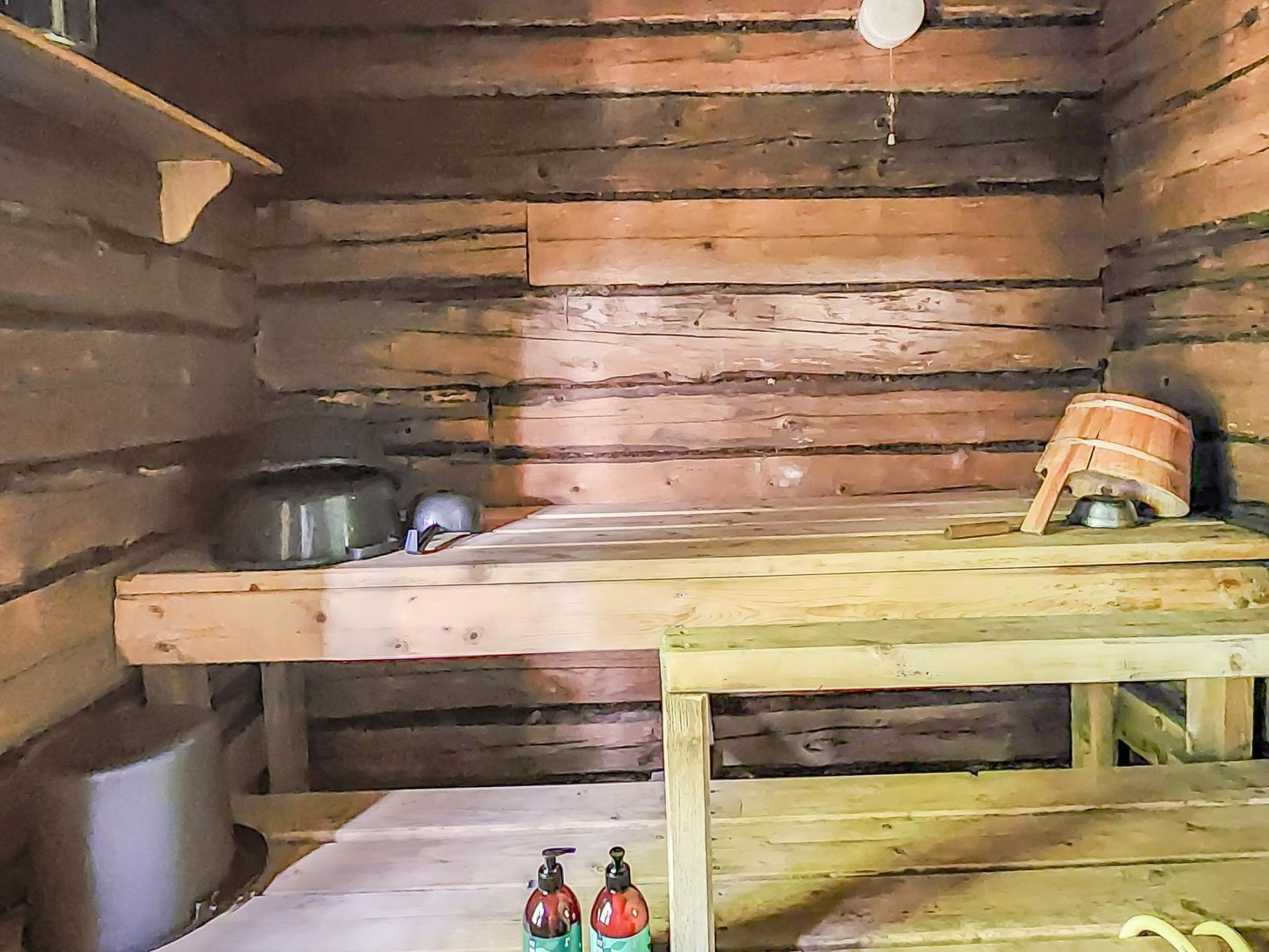 Den lilla röda stugan-Binnen