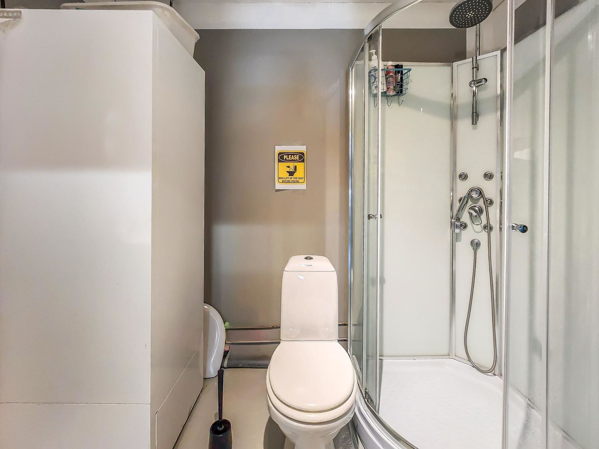 Den lilla röda stugan-Binnen