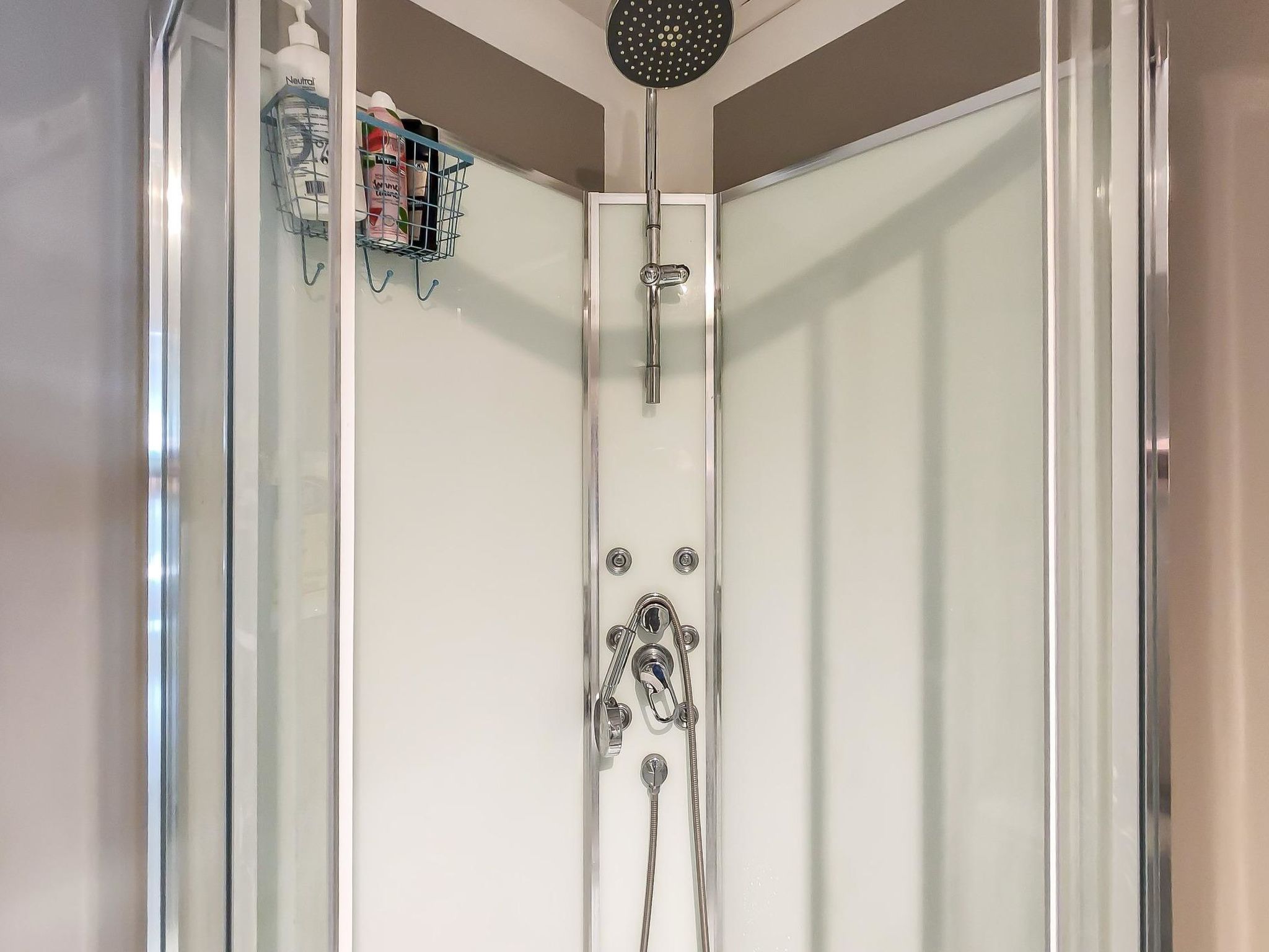 Den lilla röda stugan-Binnen