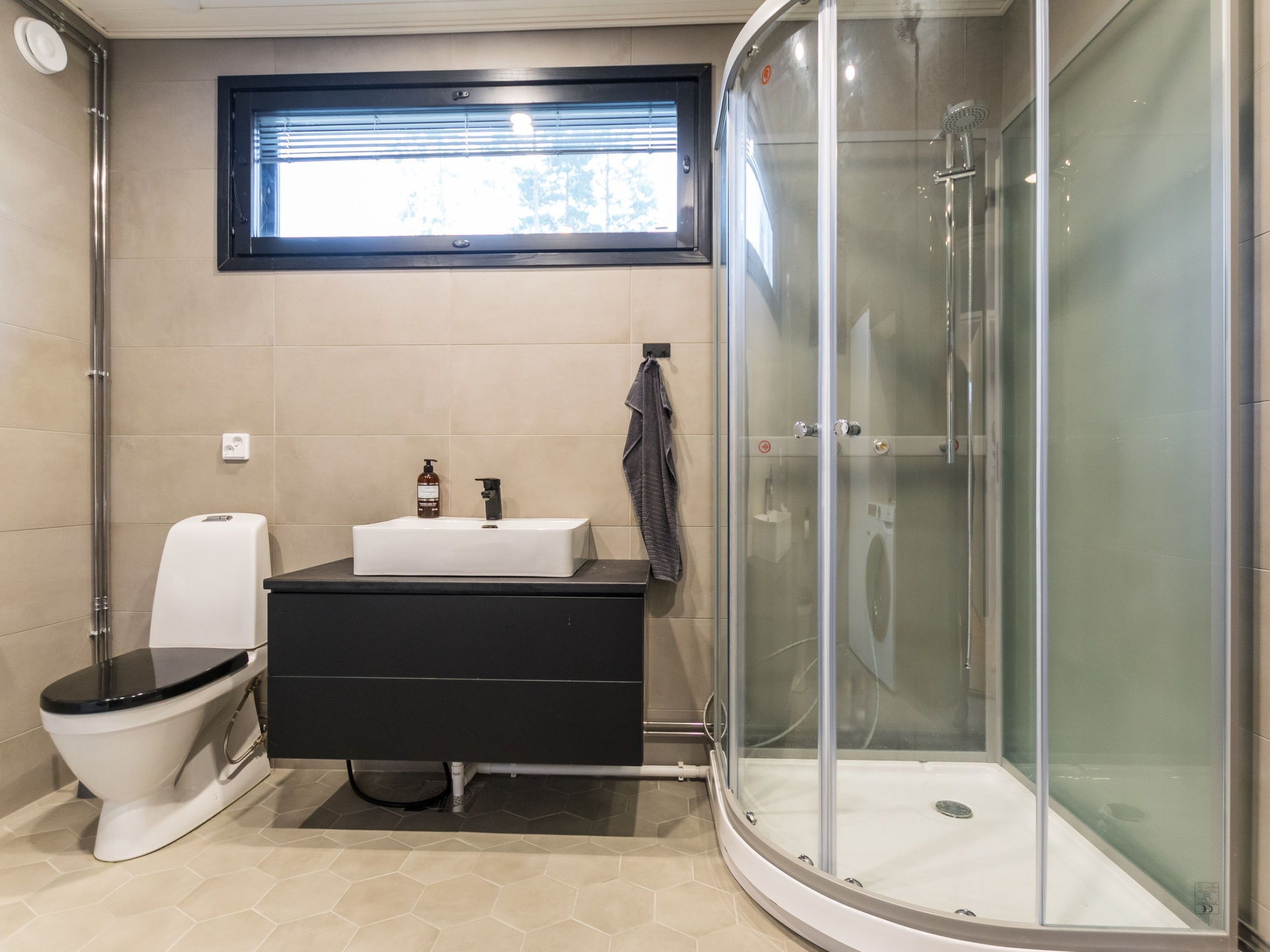 Duurzame houten villa aan het meer met sauna en eigen boothuis - foto 18