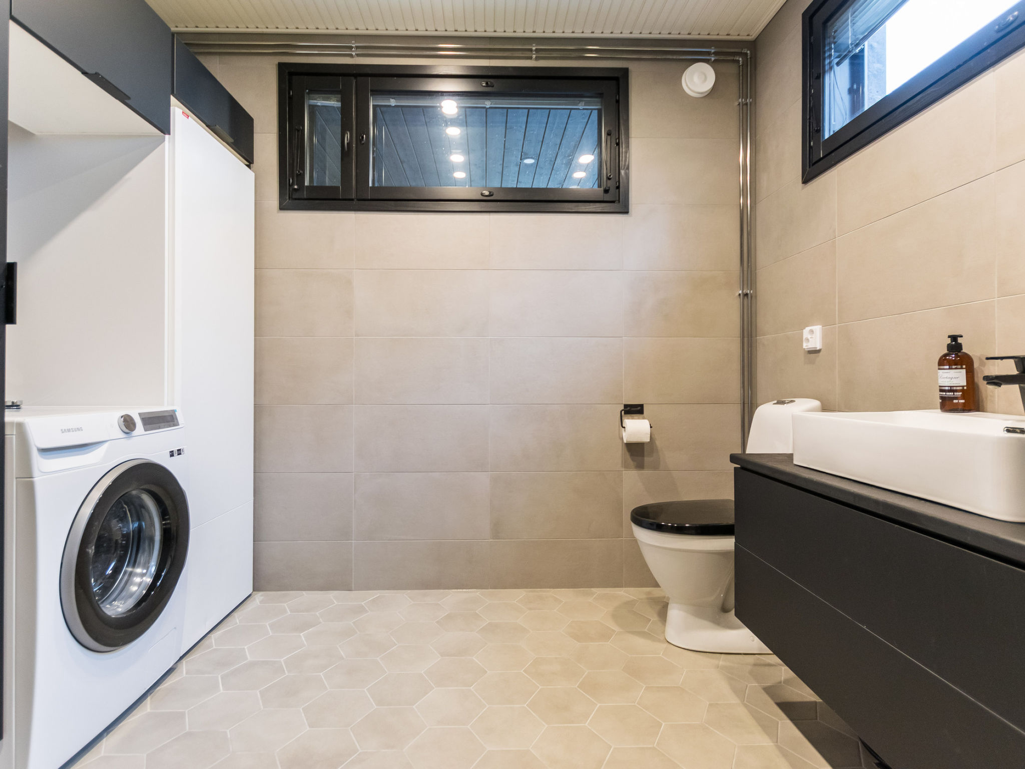 Duurzame houten villa aan het meer met sauna en eigen boothuis - foto 19