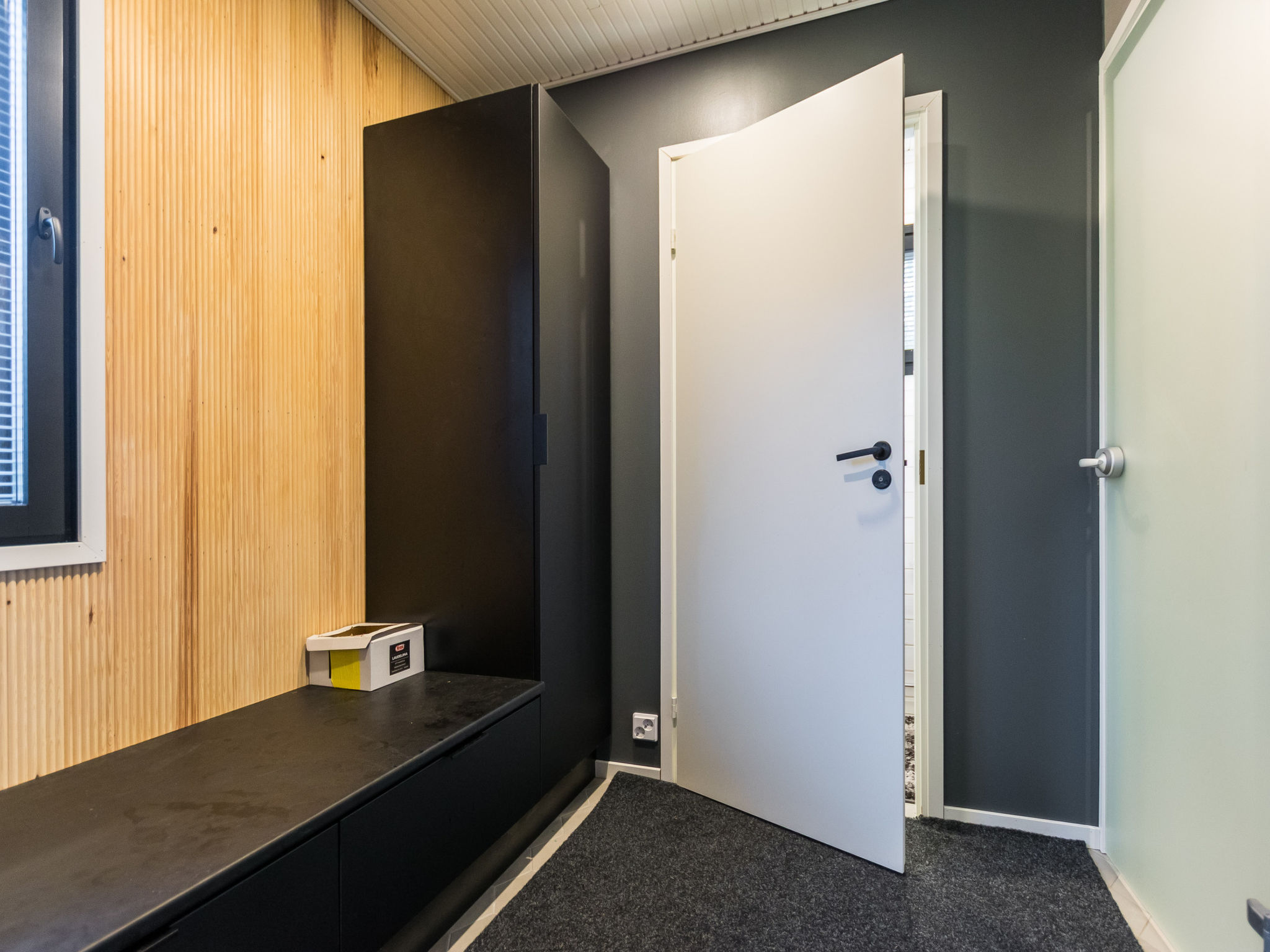 Duurzame houten villa aan het meer met sauna en eigen boothuis - foto 22