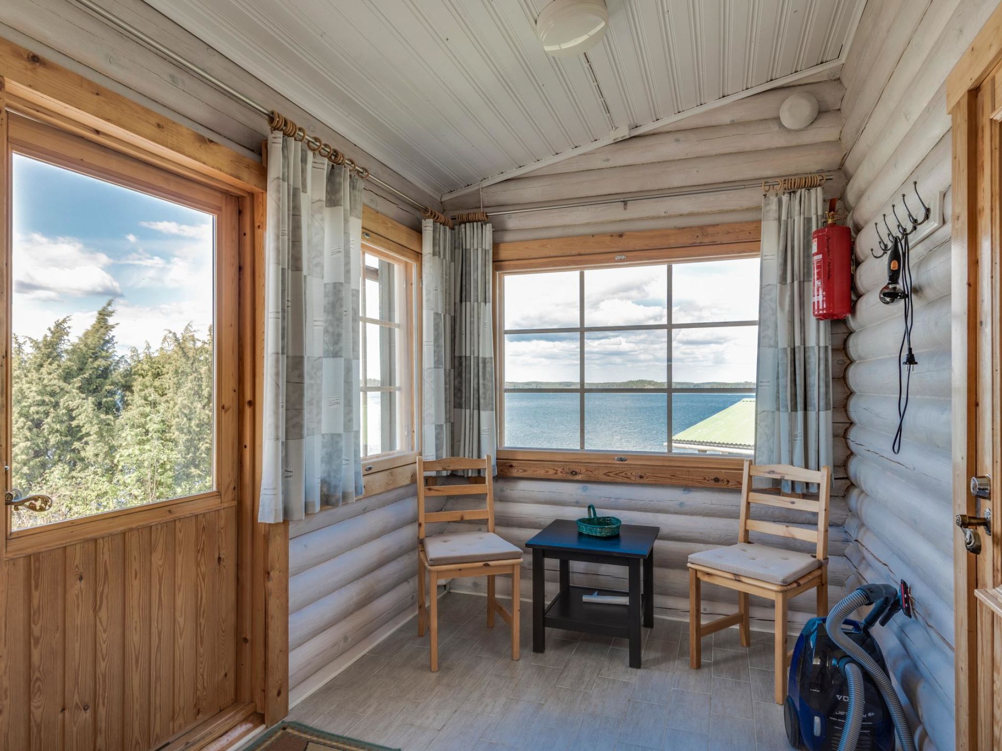 Villa pääsky-Binnen