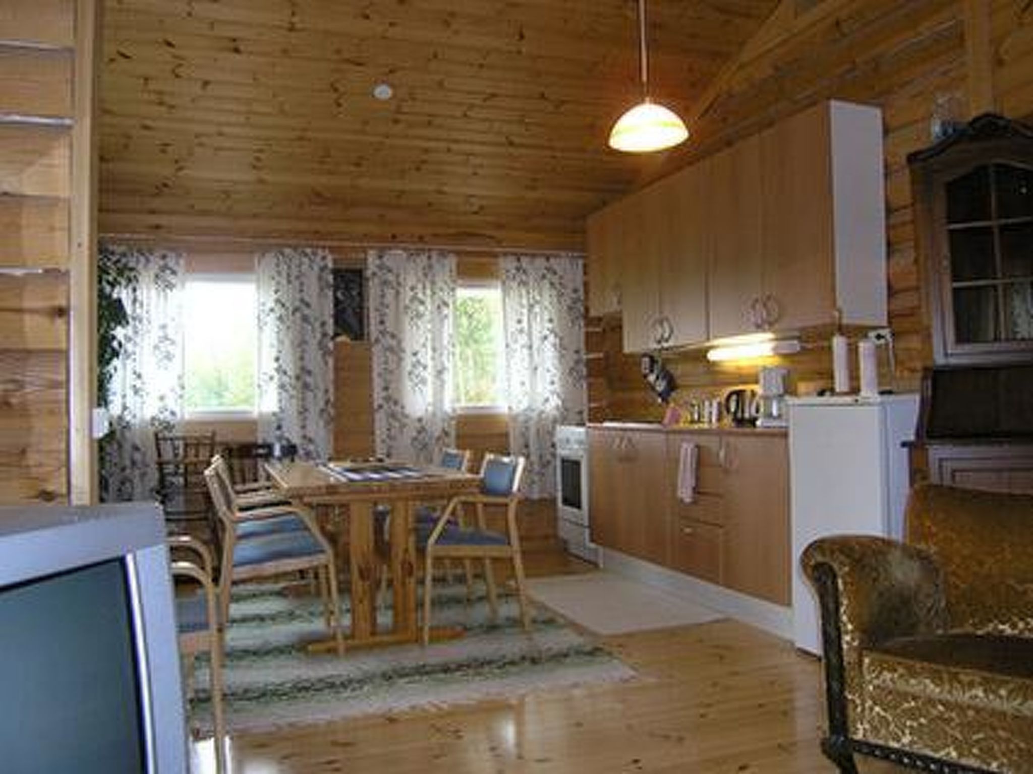 Niittymökki - Inside