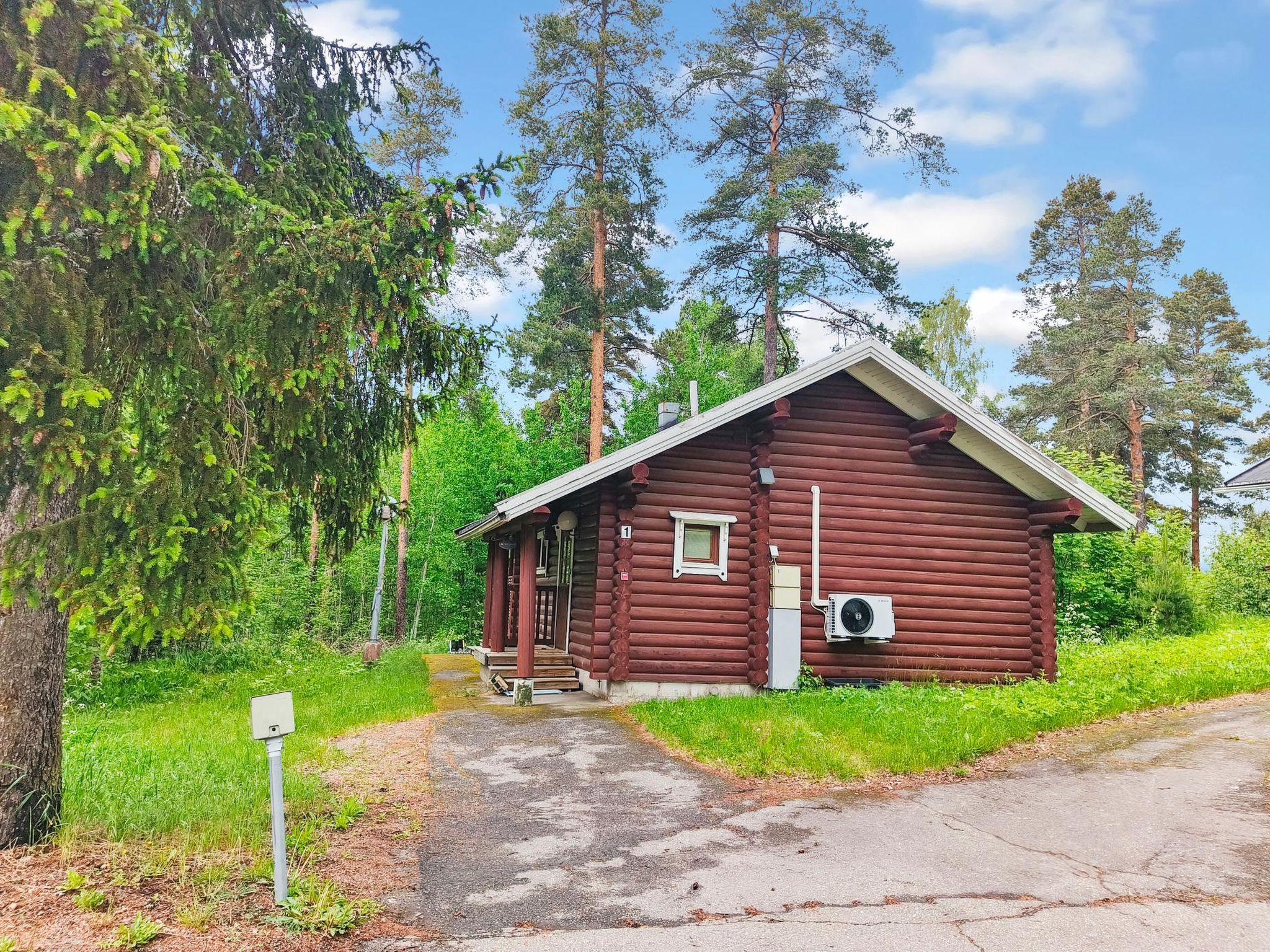 Rustholli 1