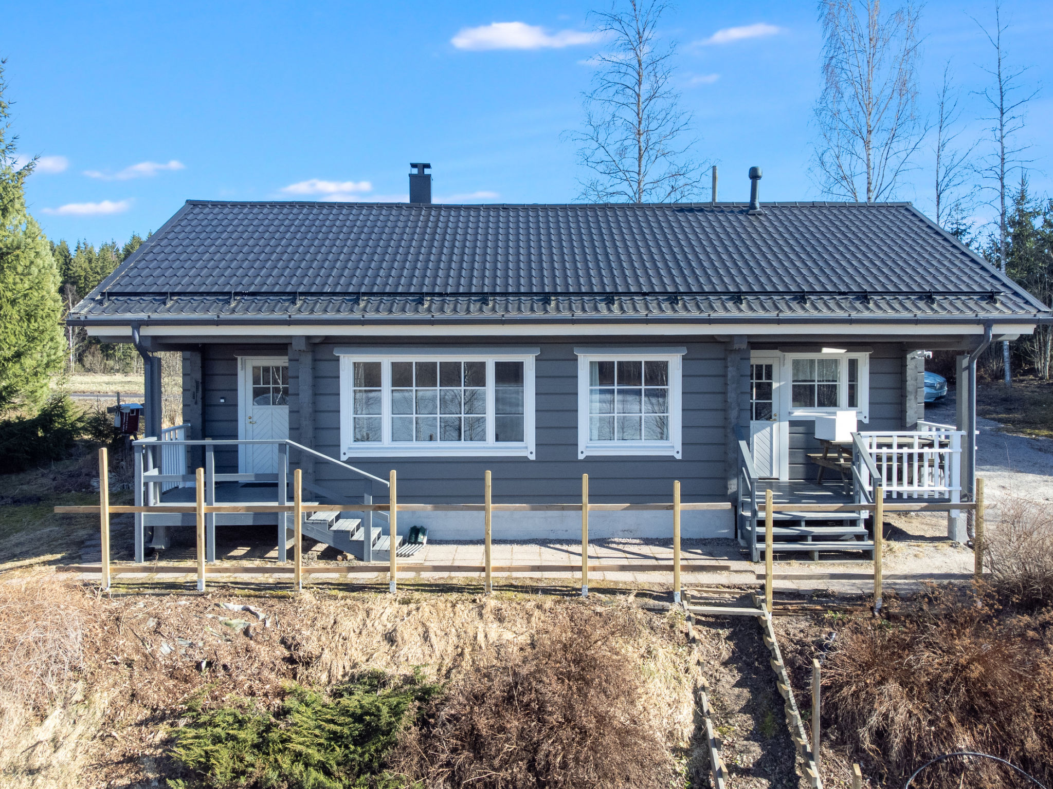 Cozy log cabin near the amenities of Tampere. Approximately 25 km to Tampere city center. Located by Lake Kukonjärvi, with a shallow, sandy bottom near the shore and a muddy bottom further out. Priva..