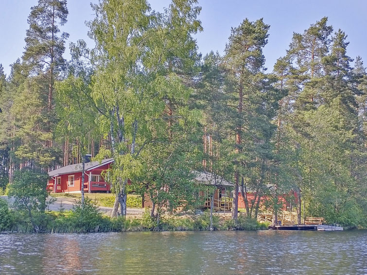Aan het meer: Ruim vakantiehuis Hankamaja in Enonkoski met sauna in Enonkoski