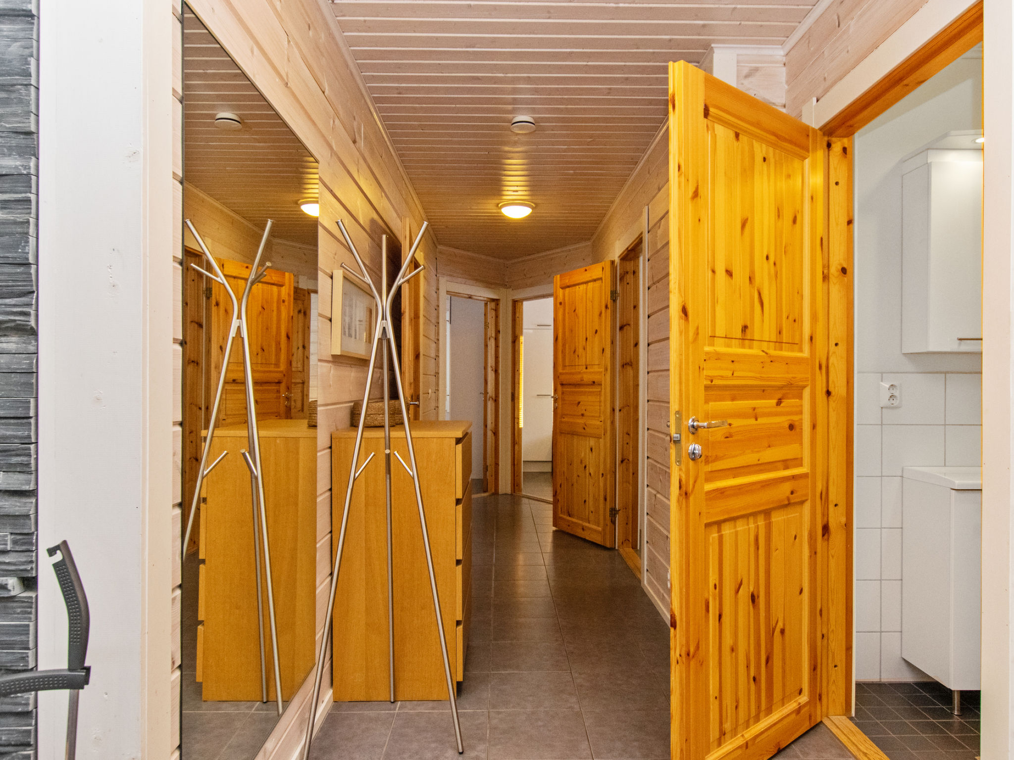 Hot pool cottage laurinranta - Binnen