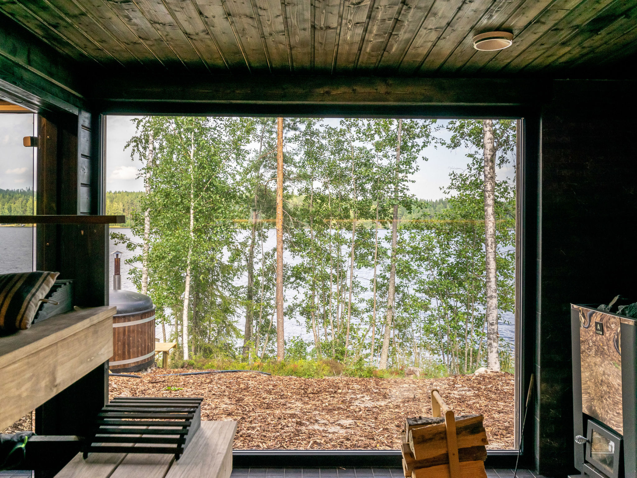 Hot pool cottage kesäranta - Binnen