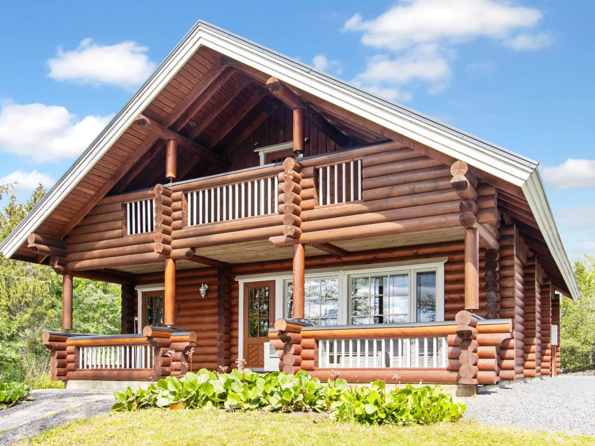 Comfortable, well-equipped round-log cabin located by Lake Kokonjärvi in Urjala, approx. 70 km south of Tampere. The center of Urjala is about 10 km away. The cabin has its own pier and rowing boat. ..