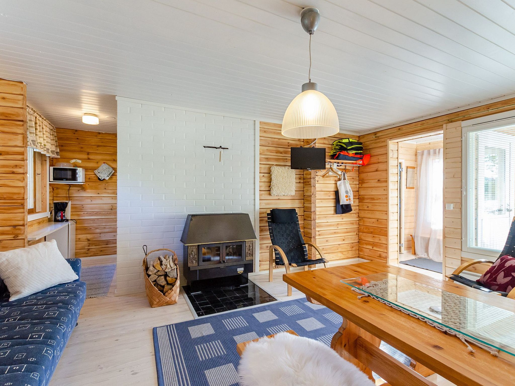 Jussinlahti, vaikon loma 6 - Inside