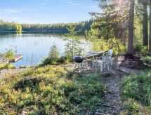 Houten cabin met panoramisch uitzicht op meer Vihtajärvi in Finland - thumbnail 2