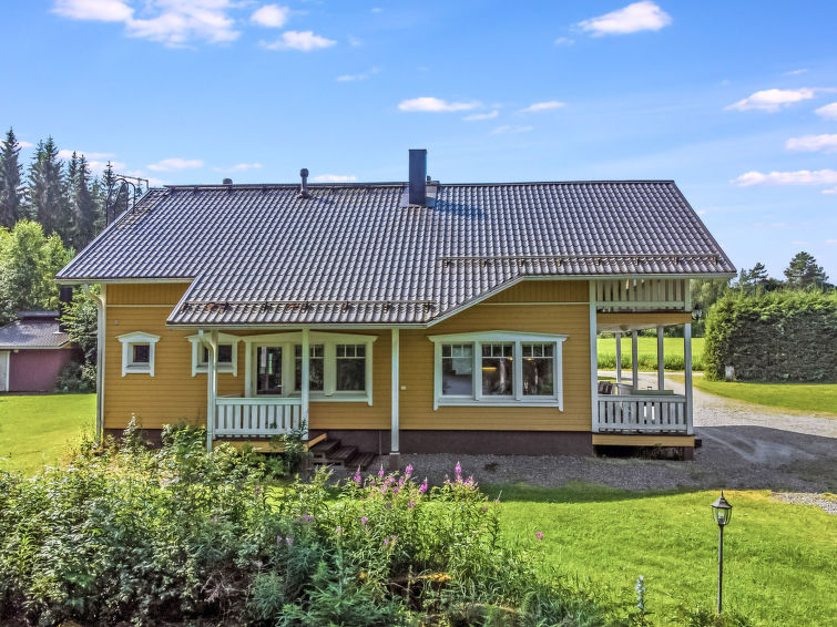 Aan het meer: Ruim vakantiehuis Mielikki in Kuopio voor 11 personen in Kuopio