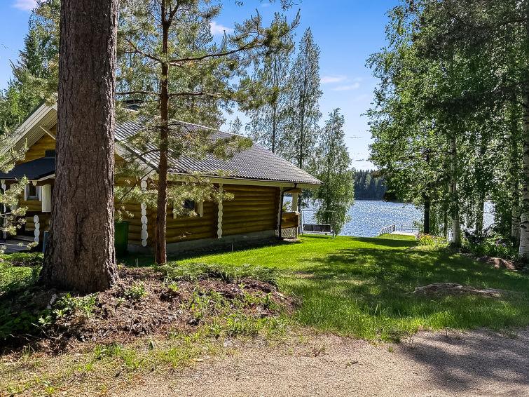 Sauna en rust aan het meer in Lapinlahti: Vakantiehuis Suviranta in Lapinlahti