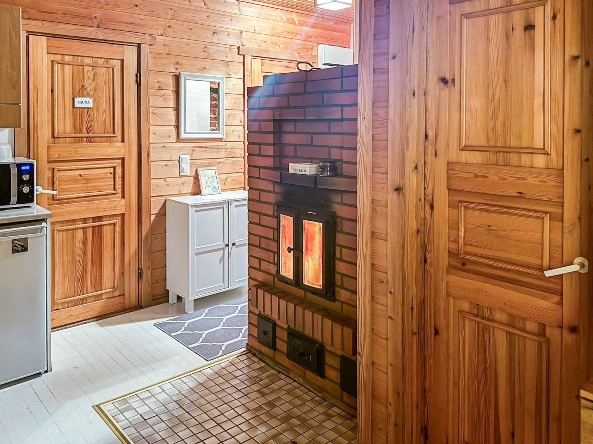 Ruokovirran mökki-Binnen