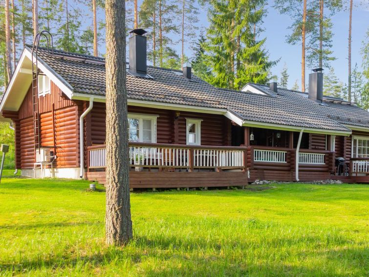 65 km nordöstlich von Kuopio, See Syväri 50 m (Länge 30 km, Breite 10 km), Naturstrand und Boot zur Mitbenutzung mit der Nachbarwohnung. In der Gegend von Nipastahko, 5 km vom Tahko-Zentrum entfern..