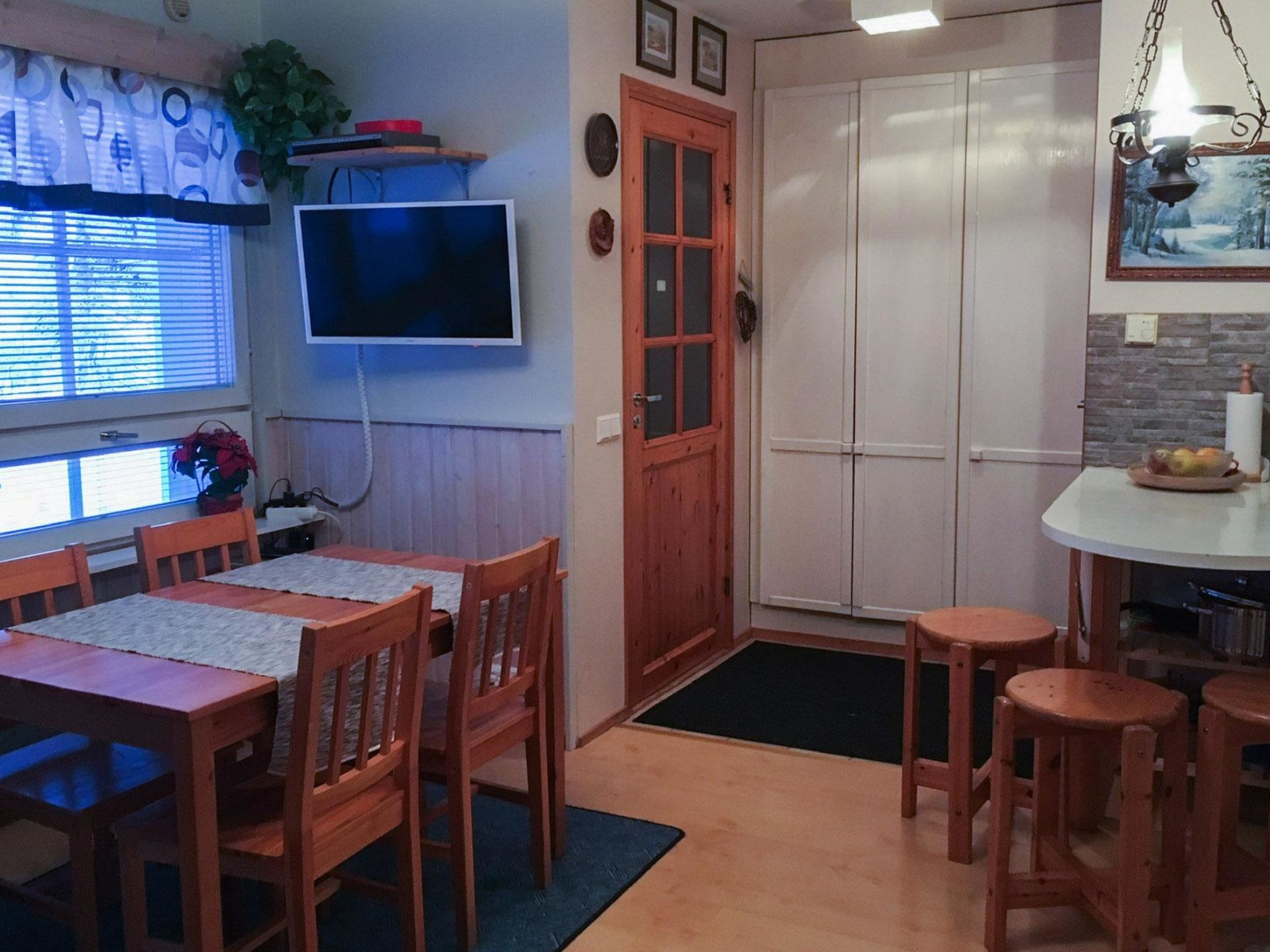 Tahkontilhi e 5-Inside