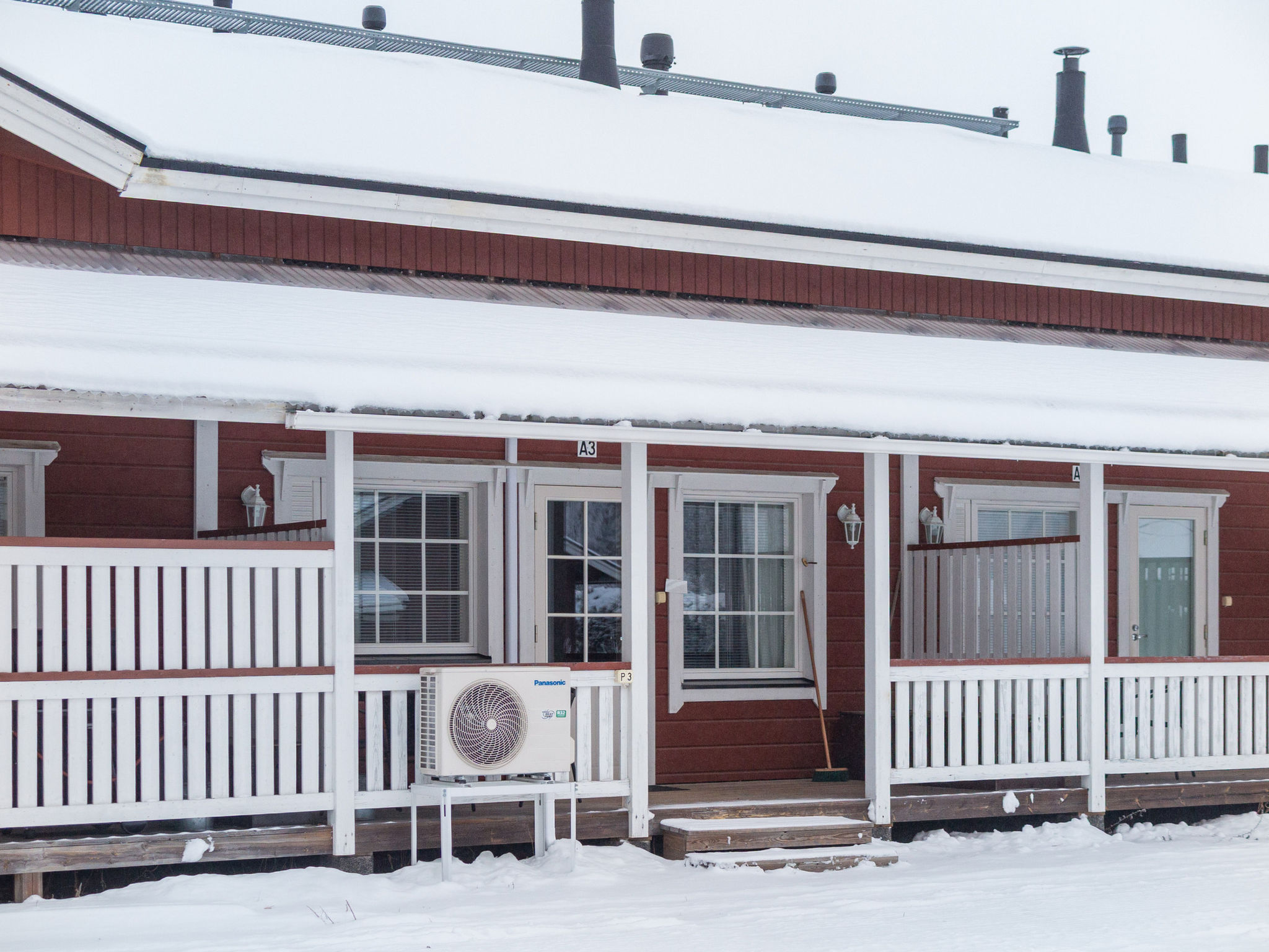 65 km north-east of Kuopio, Lake Syväri 400 m, common beach 1,5 km, no boat. Terraced apartment (built 2007) located in Tahko ski resort. The apartment underwent a complete interior renovation in 202..