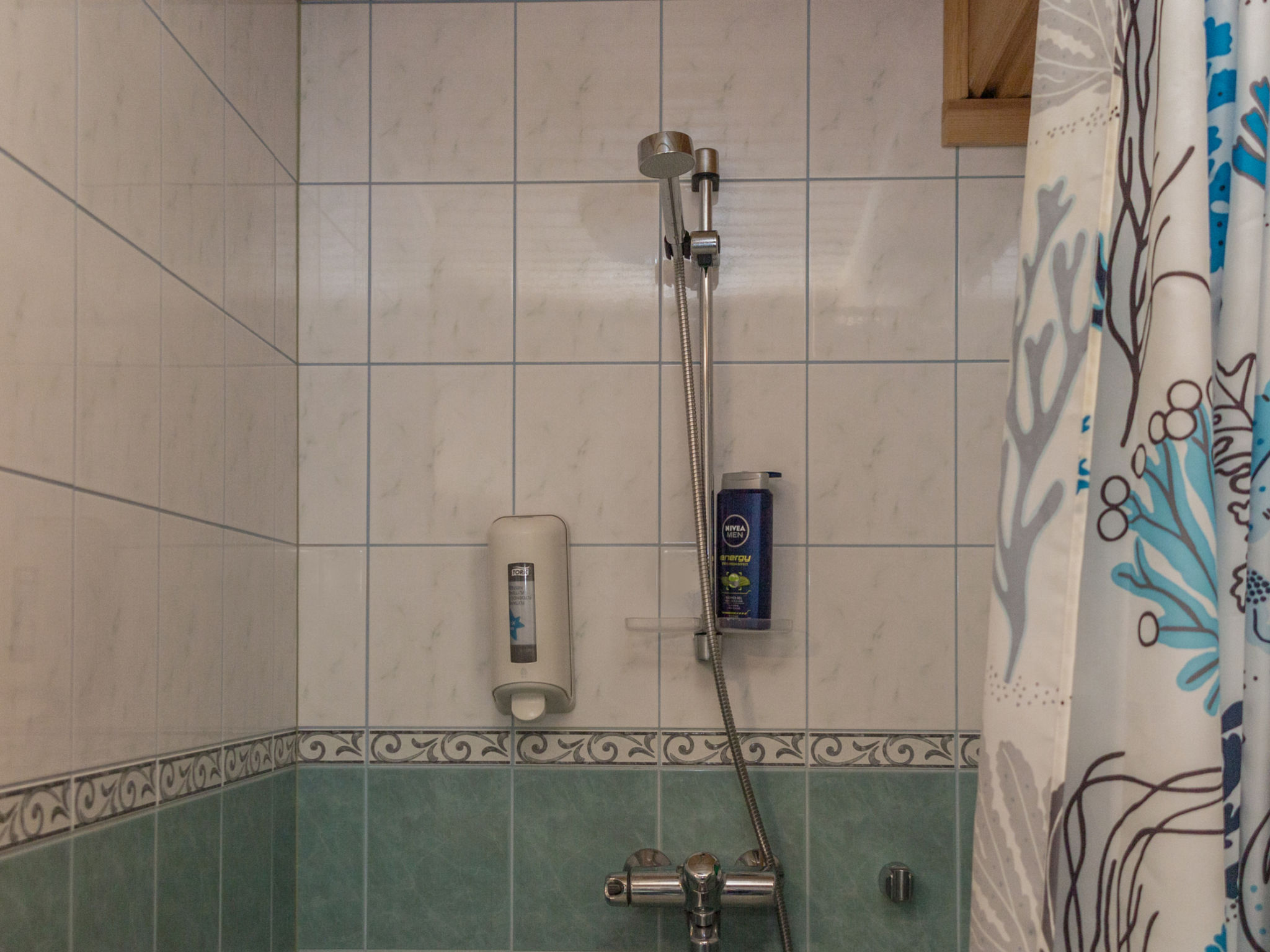 Peiponpesä b - Binnen