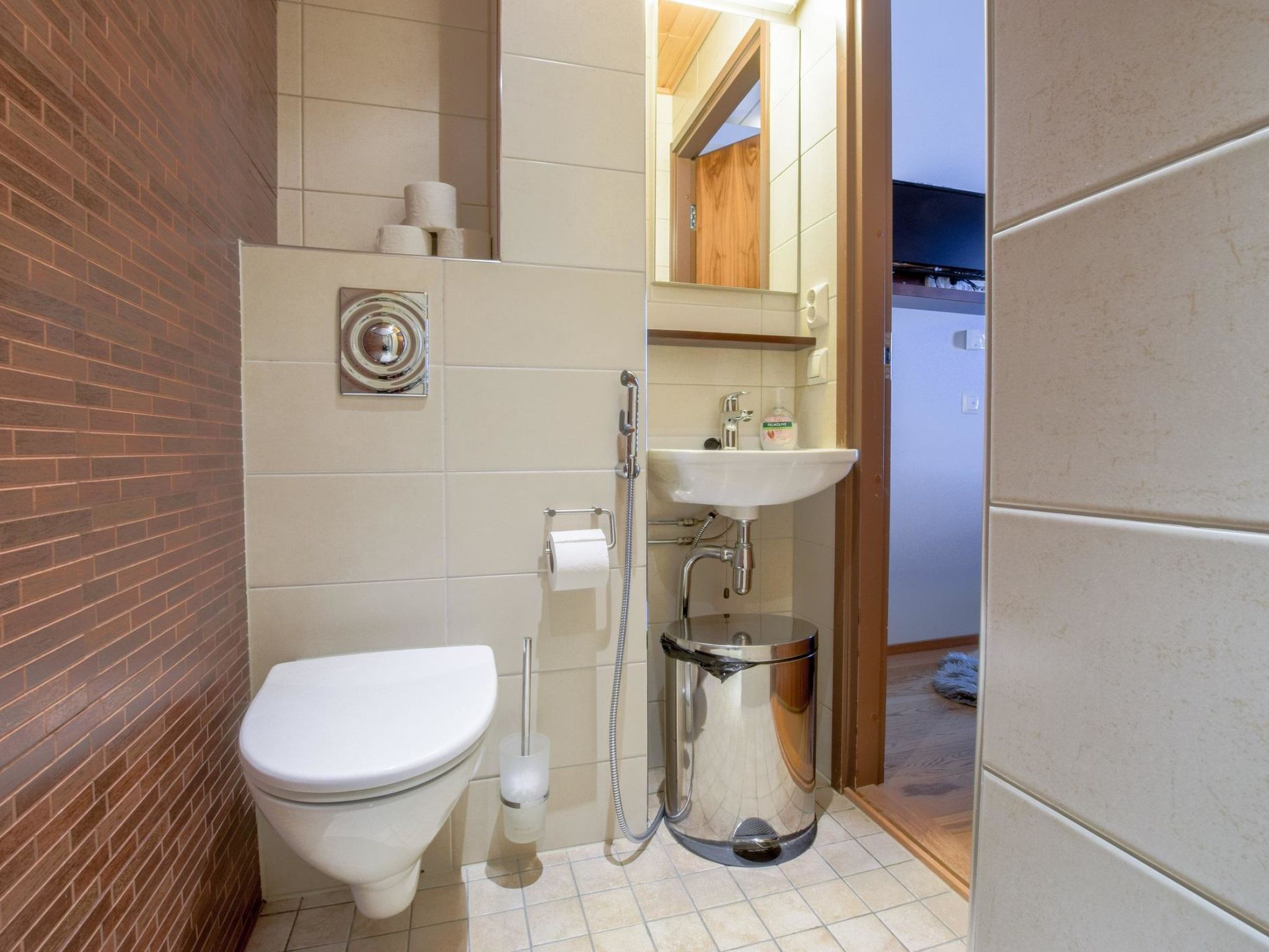 Tahko spa junior suite orange b6-Inside