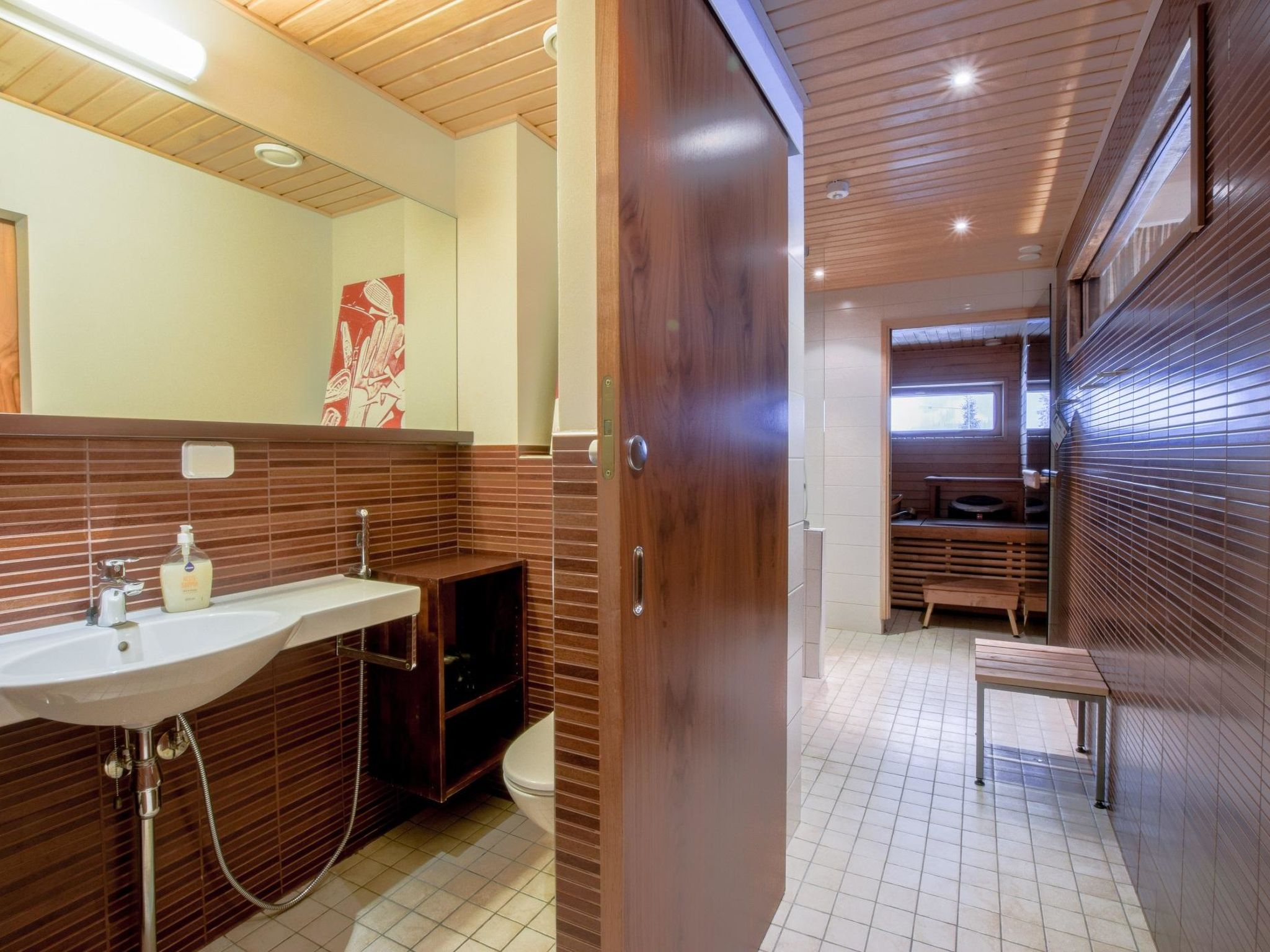 Tahko spa junior suite orange b6-Inside