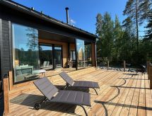 Nieuwe houten villa aan het meer in Tahko – 6 personen, sauna en terras - thumbnail 1