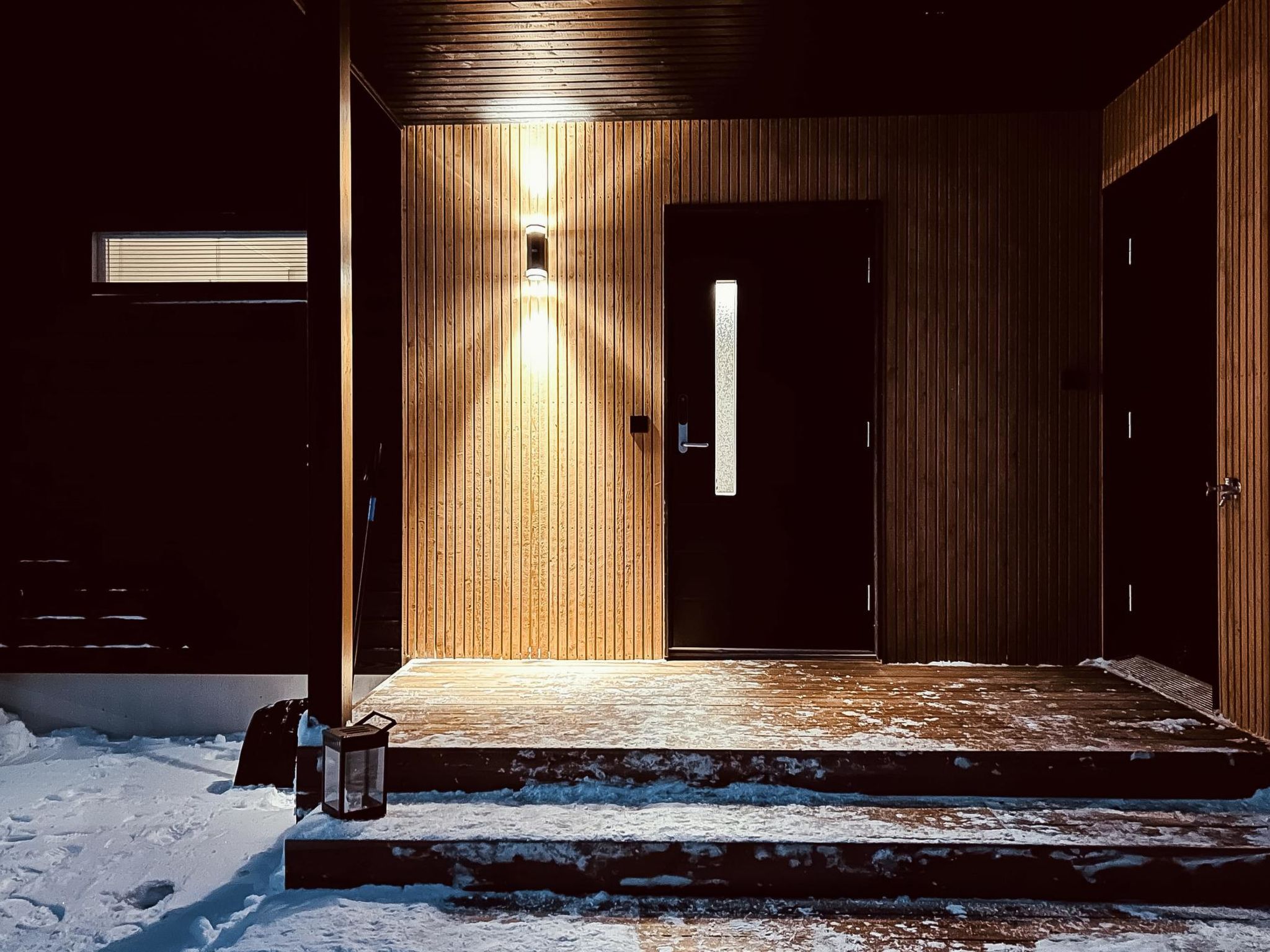 Nieuwe houten villa aan het meer in Tahko – 6 personen, sauna en terras - foto 21