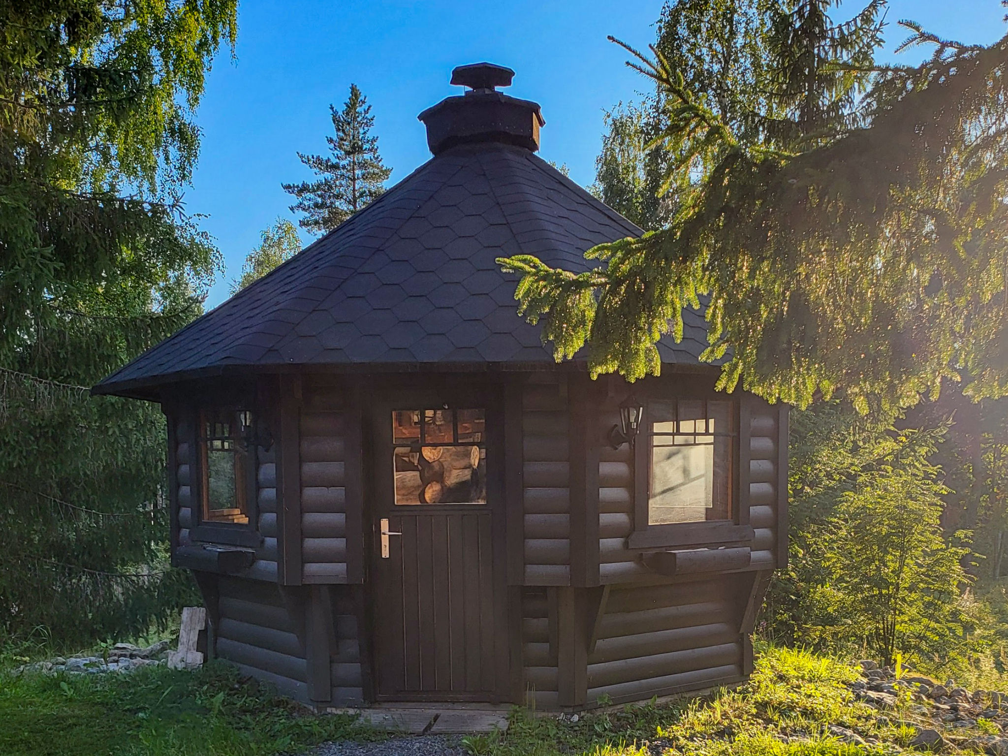 Eräkorven kelotupa - Binnen