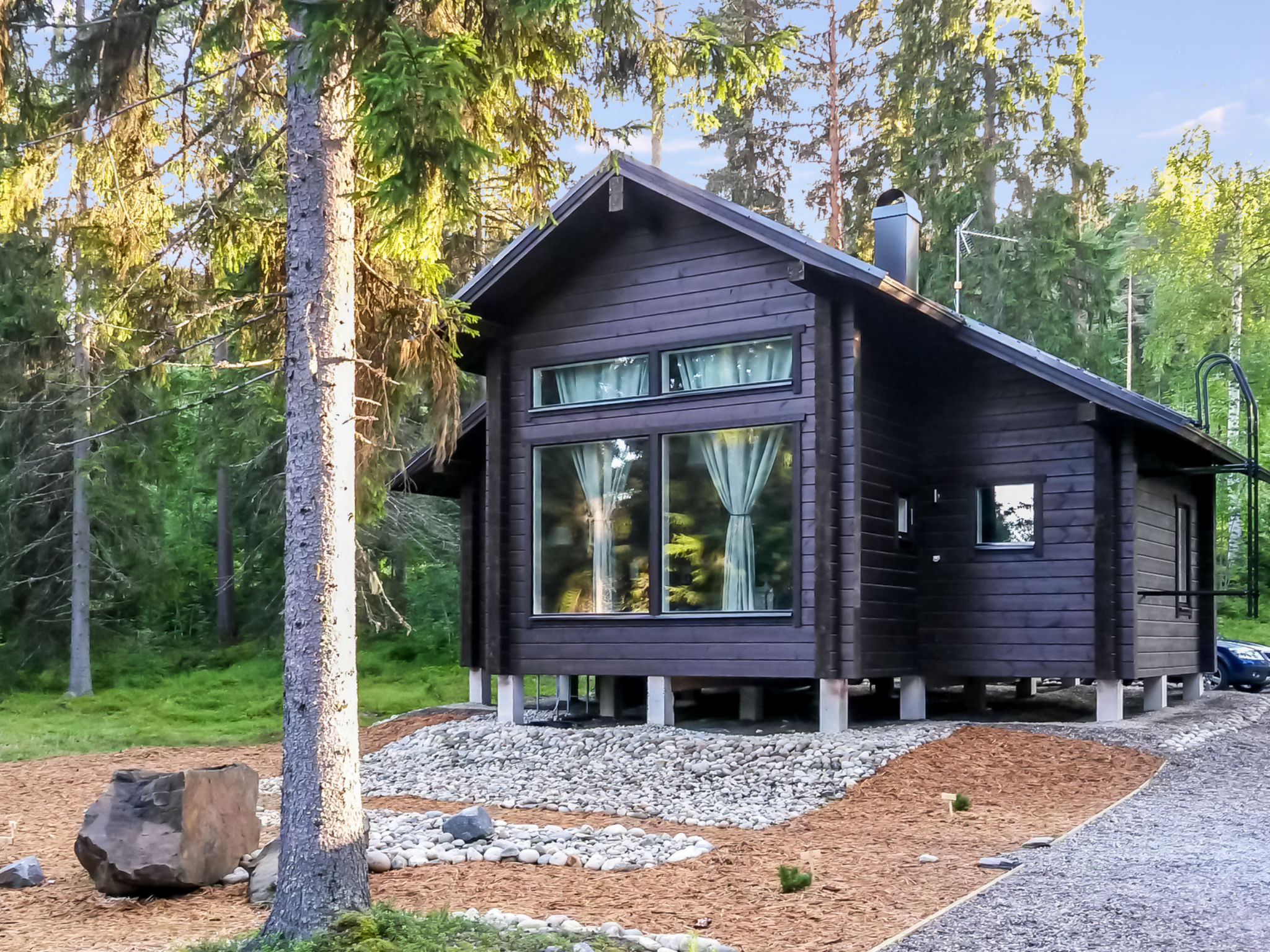 90 km northeast of Kuopio, Lake Keyritty 100 m (width approx. 2 km, length approx. 16 km), hard, partly gently sloping sandy beach (on the boat side of the shore deepens quickly). Own boat, no life ja..