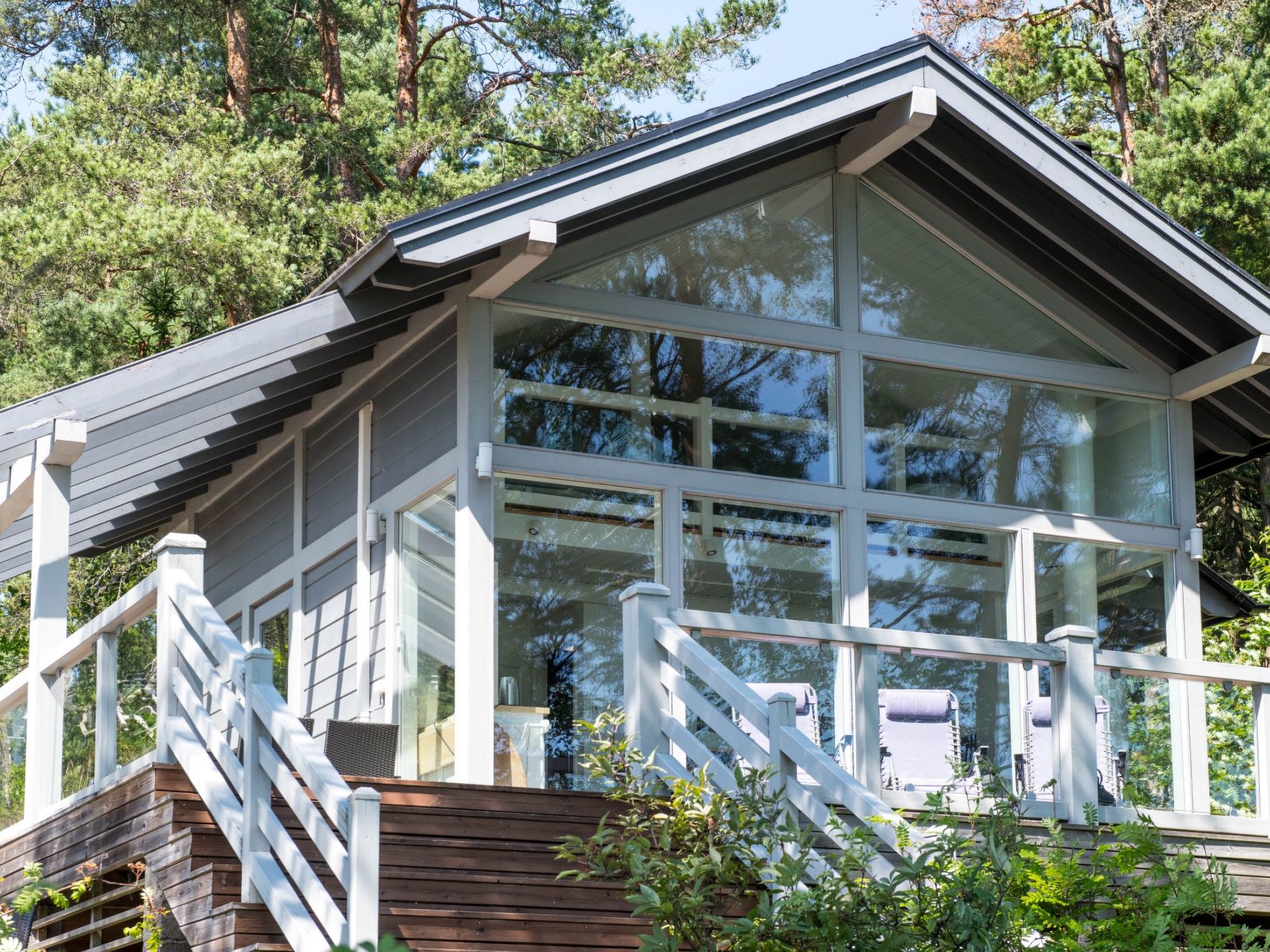 60 km west of Helsinki, Gulf of Finland / Inkoo / Kyrkfjärden 50 m.

The nearest beach is not suitable for swimming or boating. Along a path about 80 m away there is boat dock, where the rowing boat ..