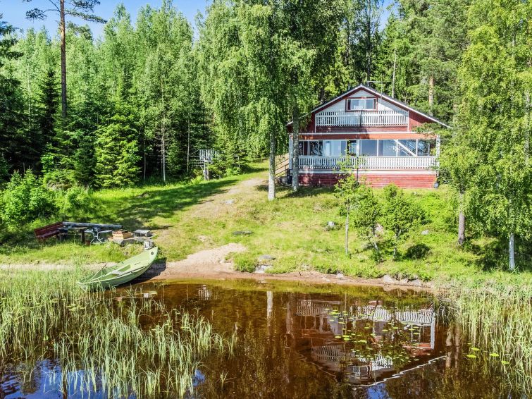 12-persoons vakantiehuis met sauna aan het meer in Saarijärvi in Saarijärvi