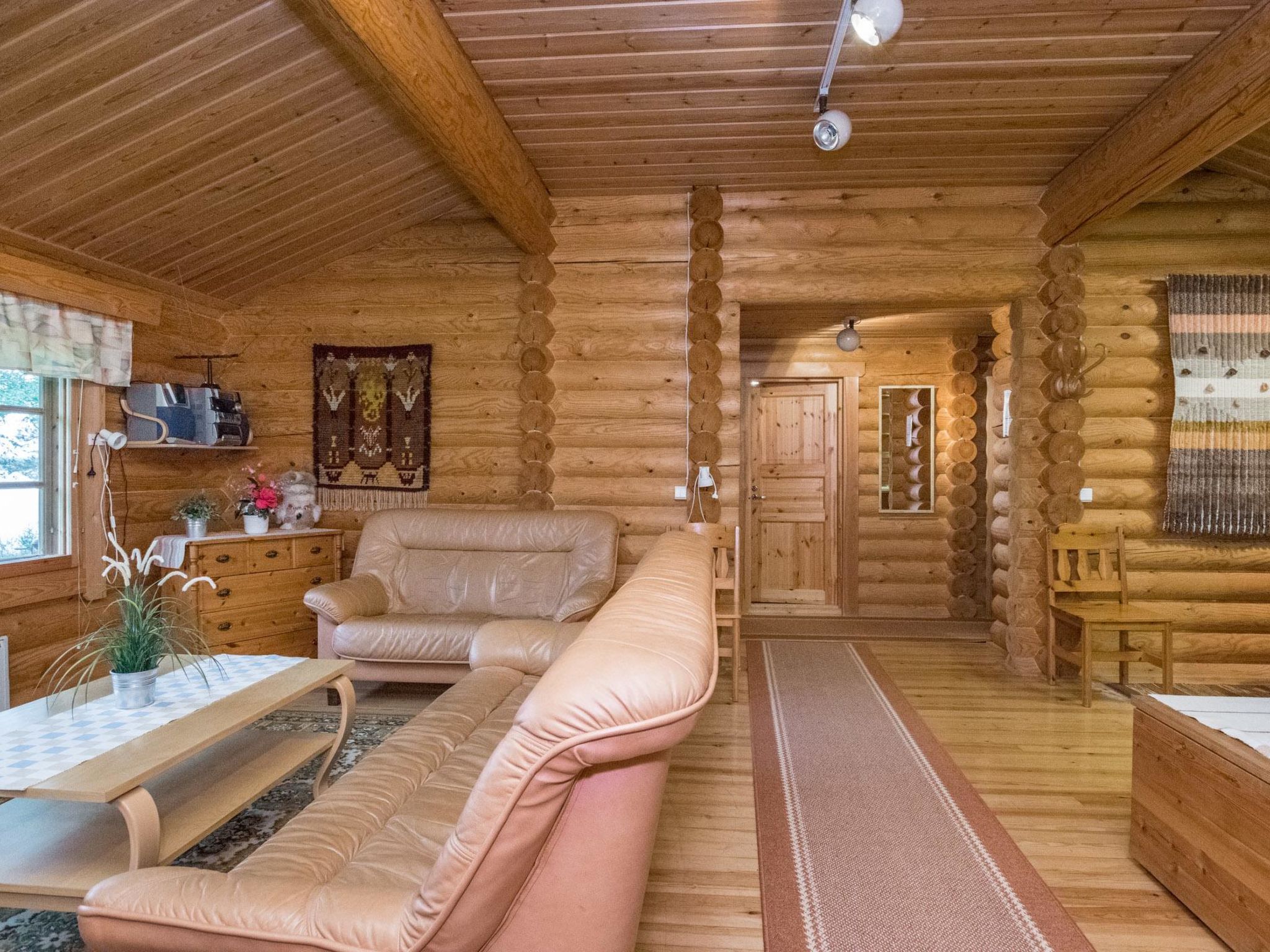 Uitonniemi, rummukkala - Binnen