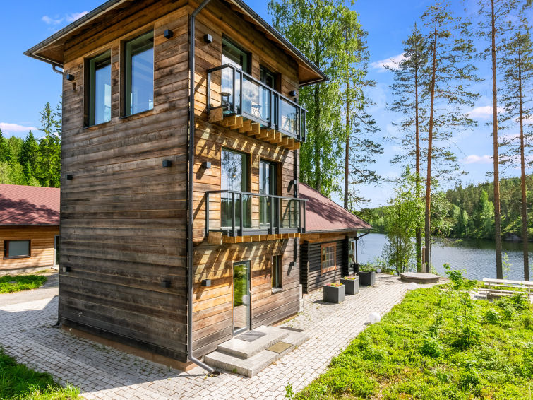 Aan het meer: Modern vakantiehuis Villa Torni in Heinävesi in Heinävesi